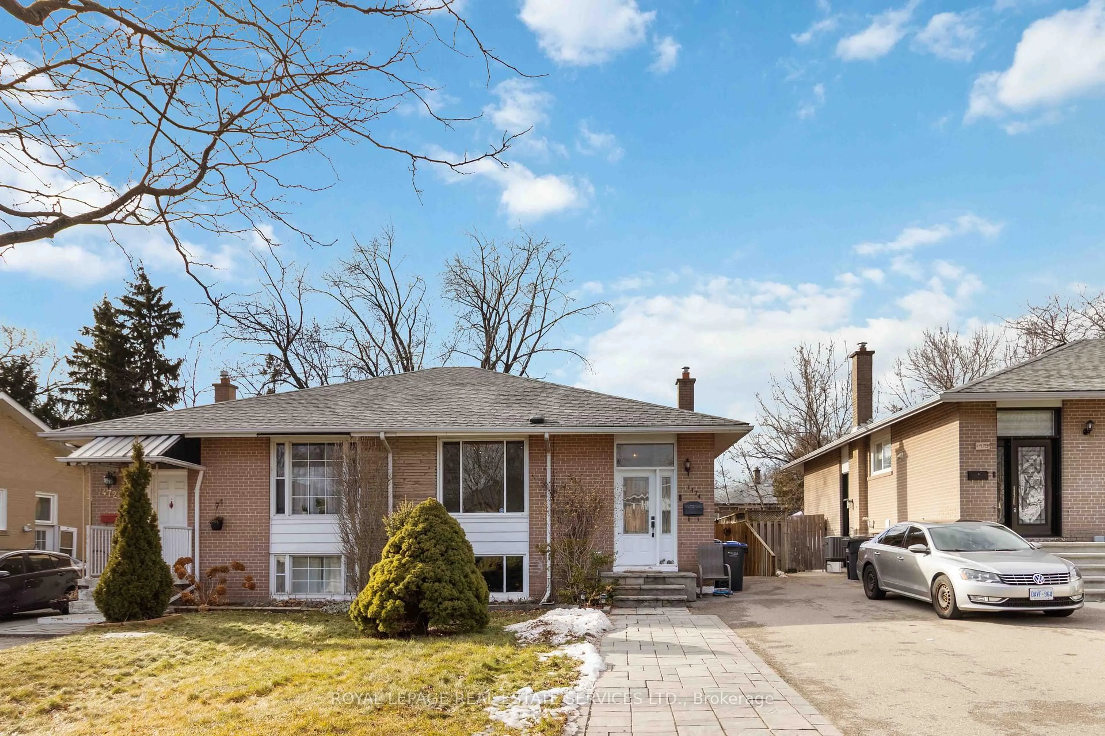 Home with brick exterior material, street for 1474 Sandgate Cres, Mississauga Ontario L5J 2E5