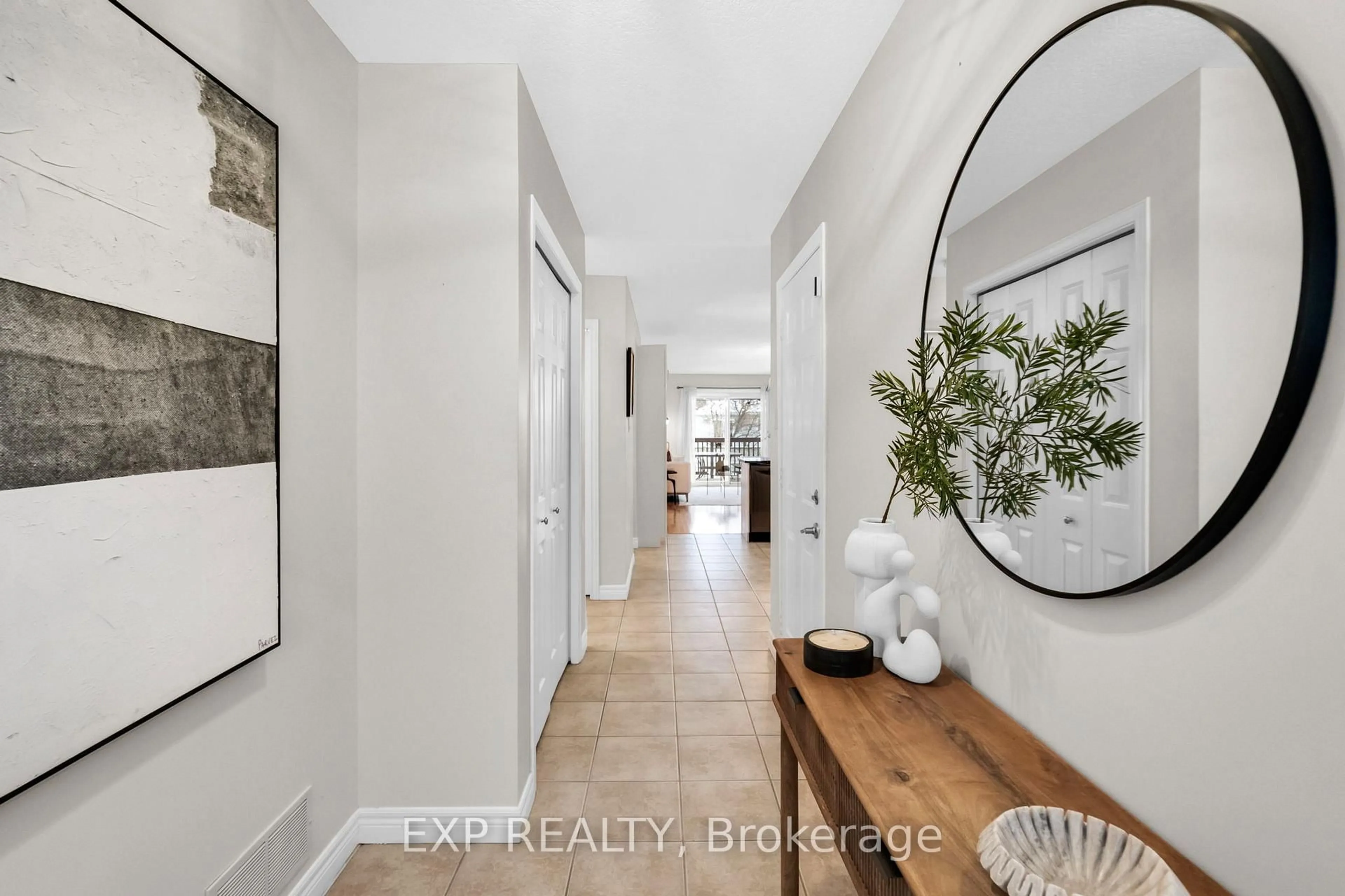 Indoor entryway for 66 Doctor Moore Crt, Halton Hills Ontario L7J 3A6