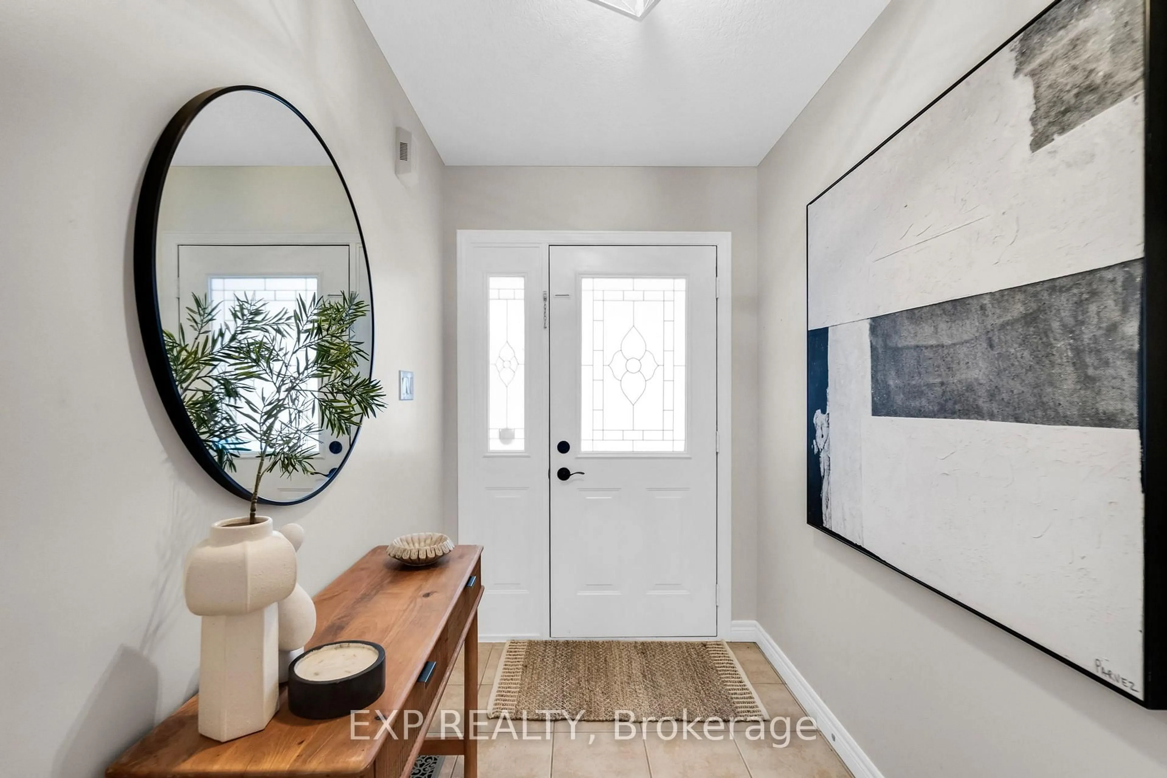 Indoor entryway for 66 Doctor Moore Crt, Halton Hills Ontario L7J 3A6