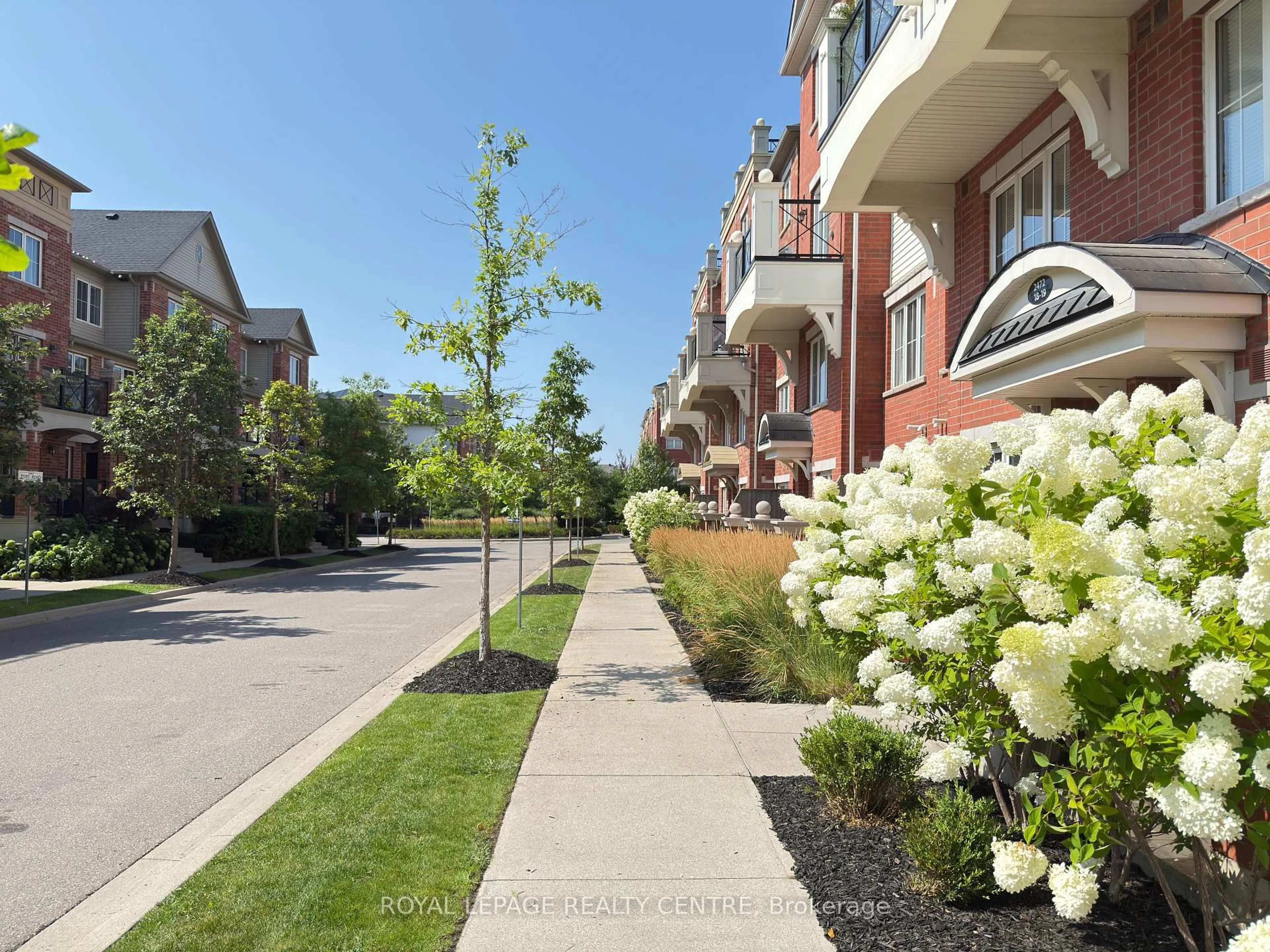 Patio, street for 2472 Post Rd #19, Oakville Ontario L6H 0K1