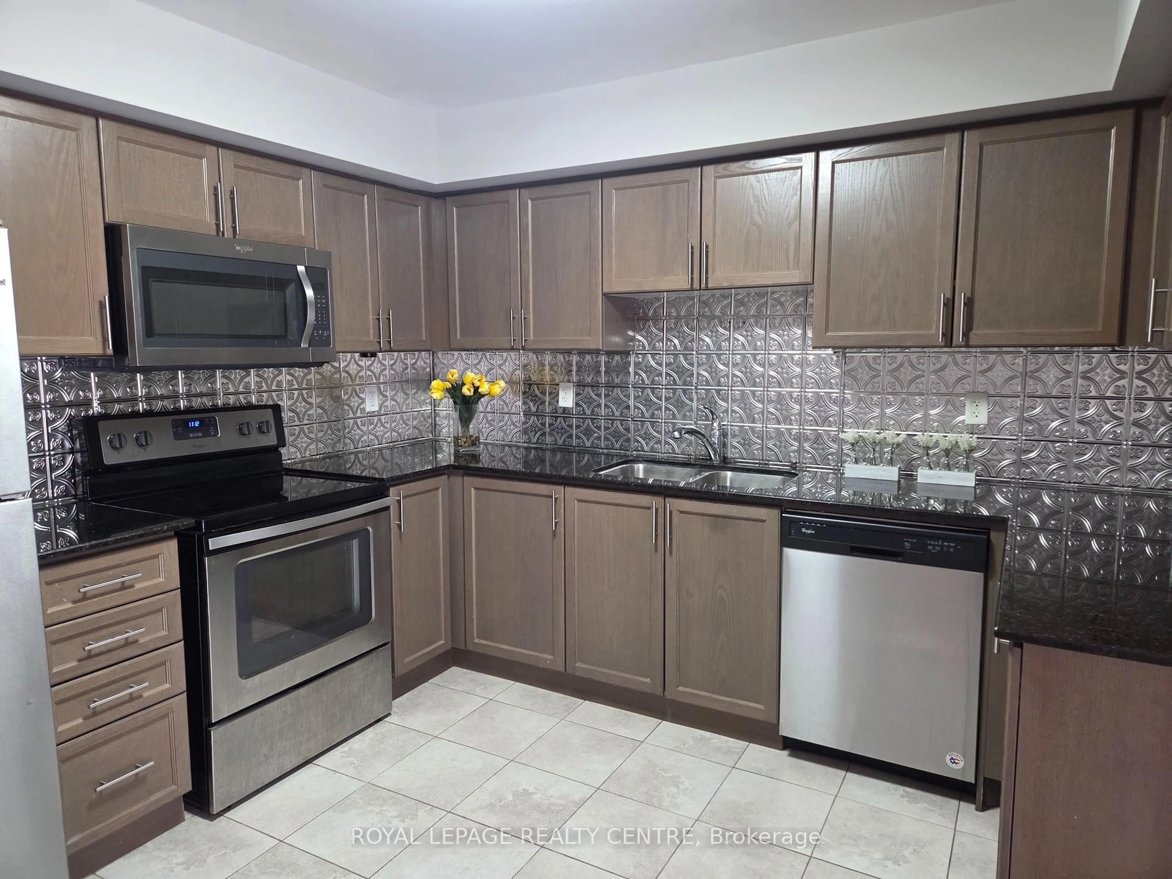 Standard kitchen, ceramic/tile floor for 2472 Post Rd #19, Oakville Ontario L6H 0K1