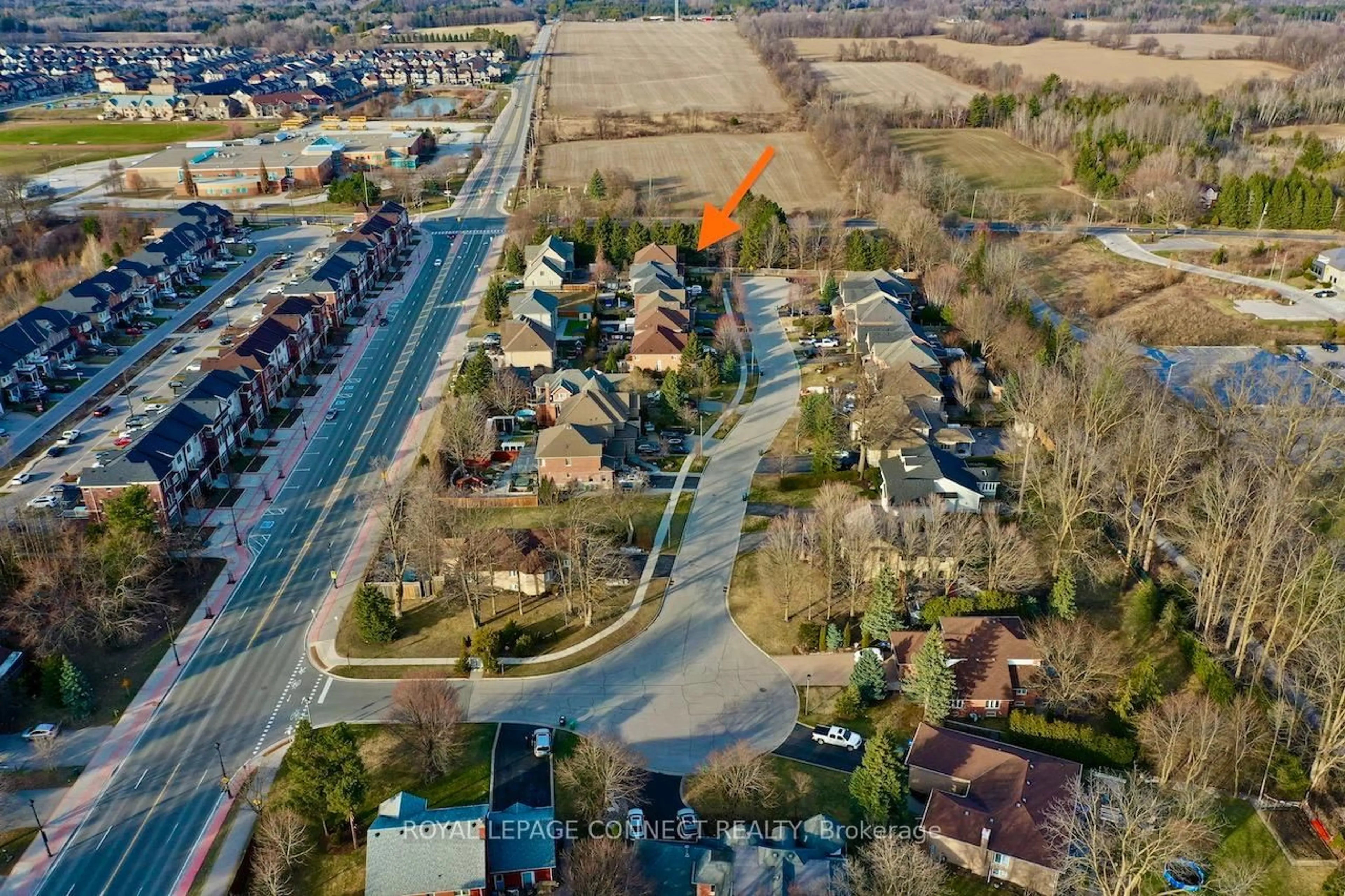 A pic from outside/outdoor area/front of a property/back of a property/a pic from drone, street for 26 Antrim Crt, Caledon Ontario L7C 1R1