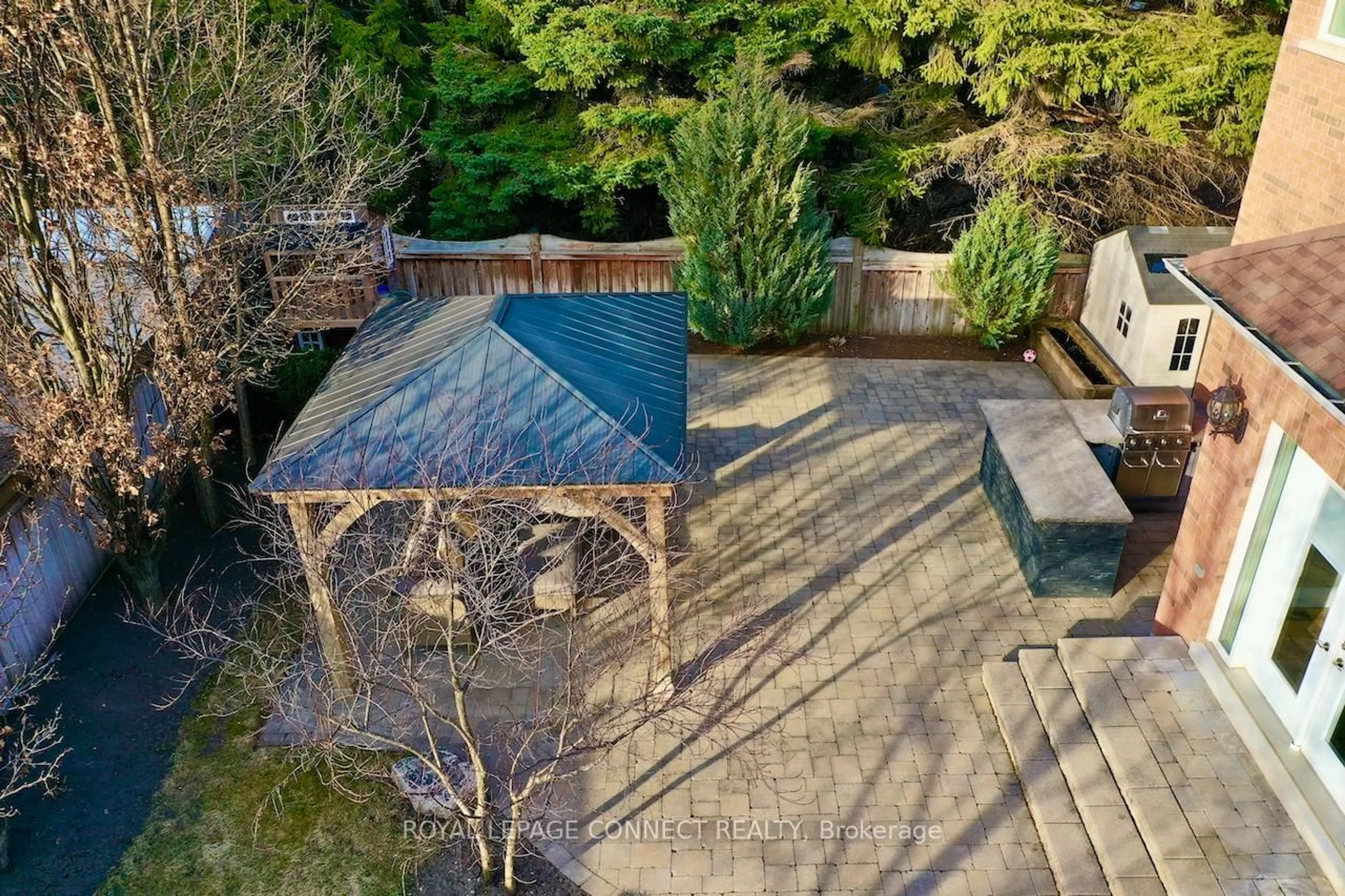 A pic from outside/outdoor area/front of a property/back of a property/a pic from drone, water/lake/river/ocean view for 26 Antrim Crt, Caledon Ontario L7C 1R1