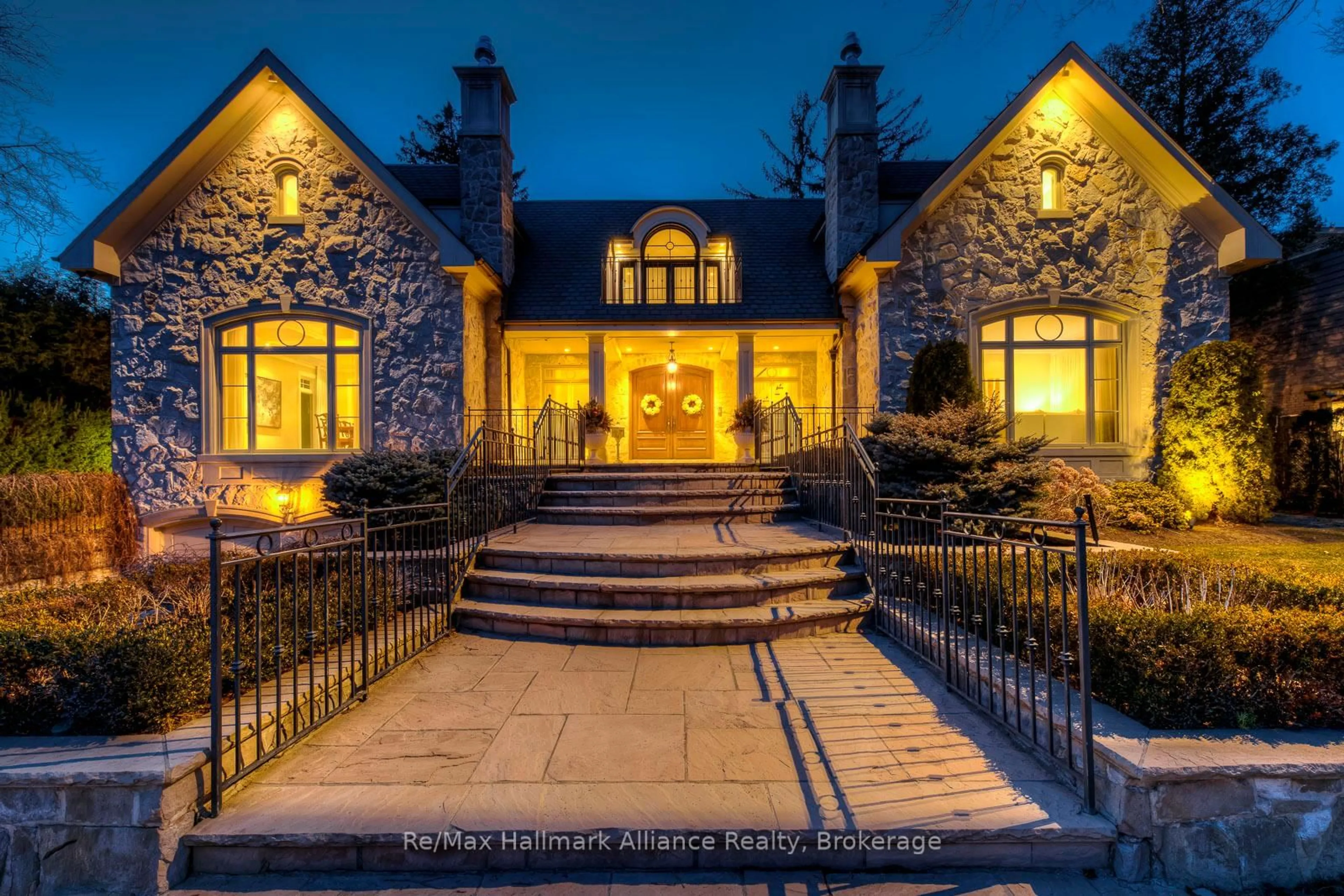 Unknown for 138 DIANNE Ave, Oakville Ontario L6J 4G9