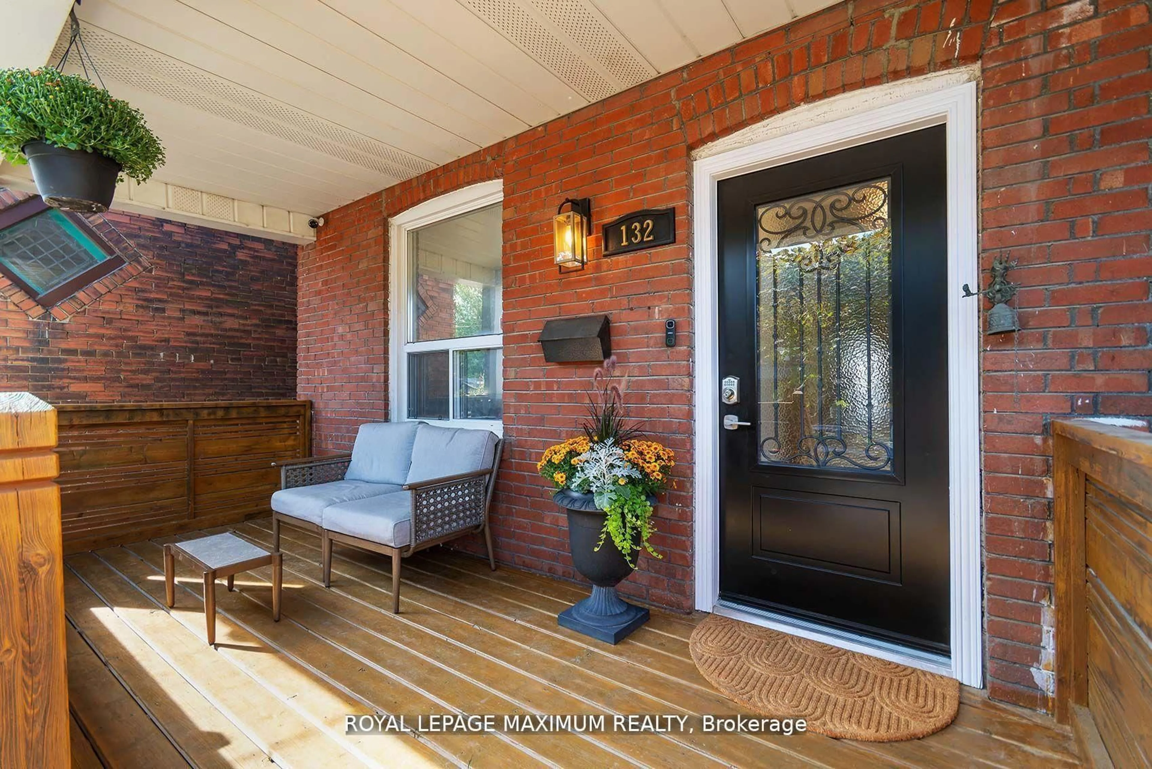 Indoor entryway for 132 Wallace Ave, Toronto Ontario M6H 1T5