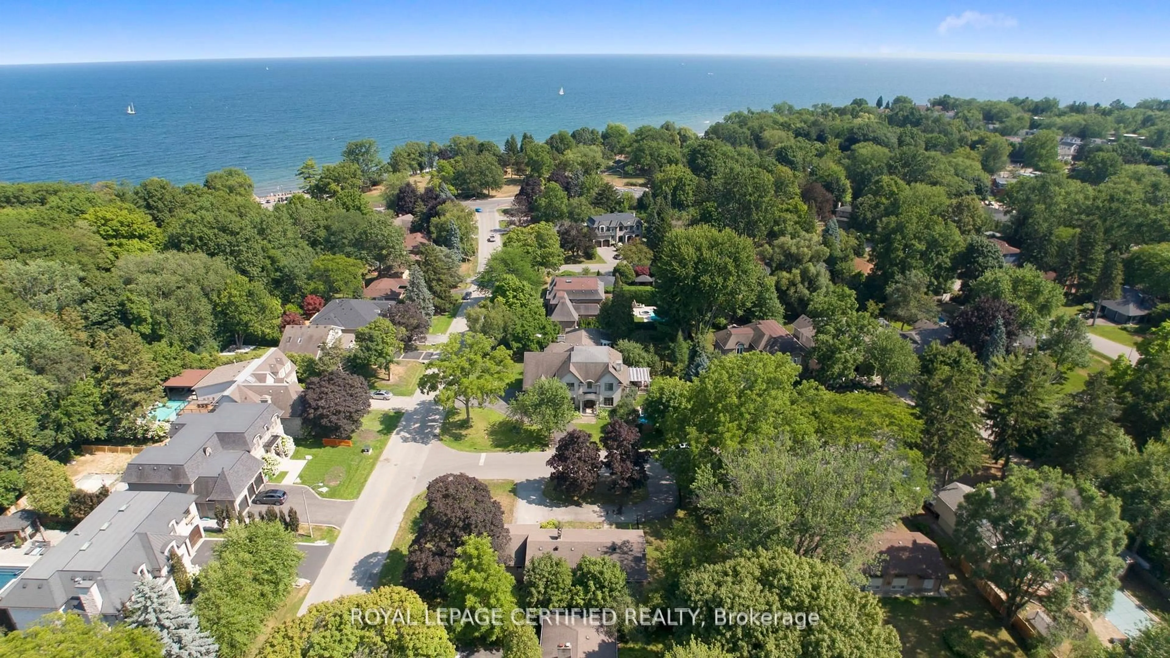 A pic from outside/outdoor area/front of a property/back of a property/a pic from drone, water/lake/river/ocean view for 122 Selgrove Cres, Oakville Ontario L6L 1L3