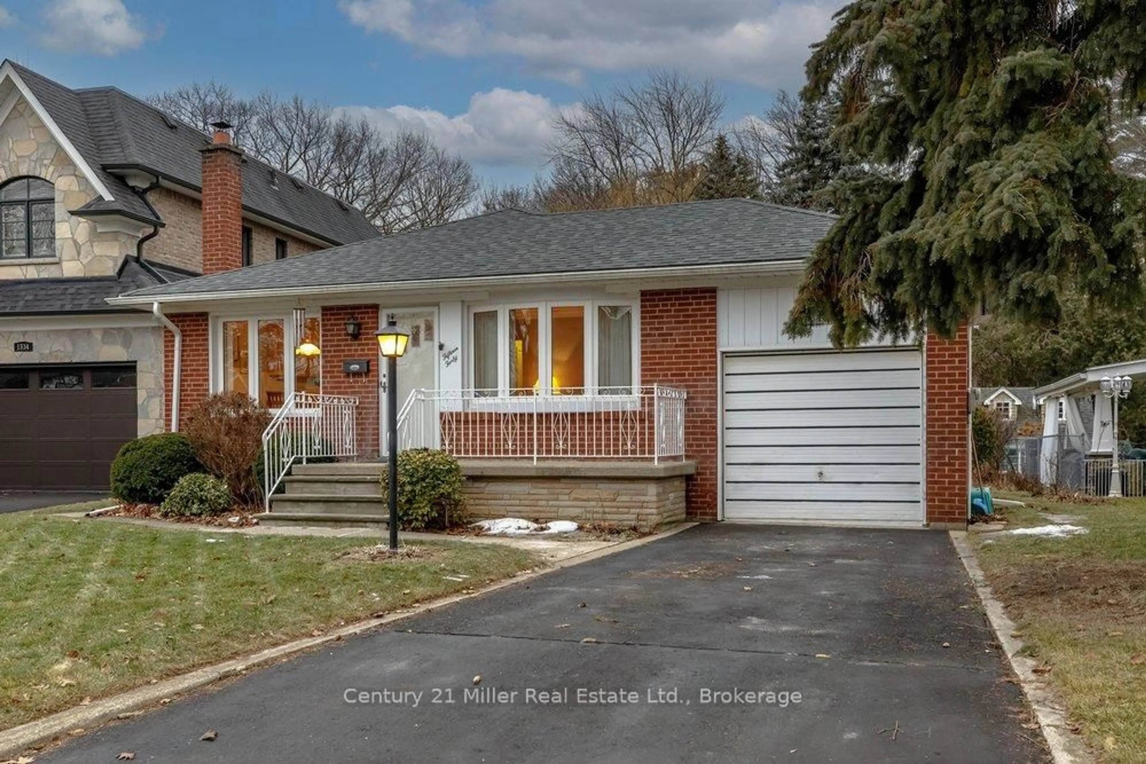 Home with brick exterior material, street for 1540 Trotwood Ave, Mississauga Ontario L5G 3Z9