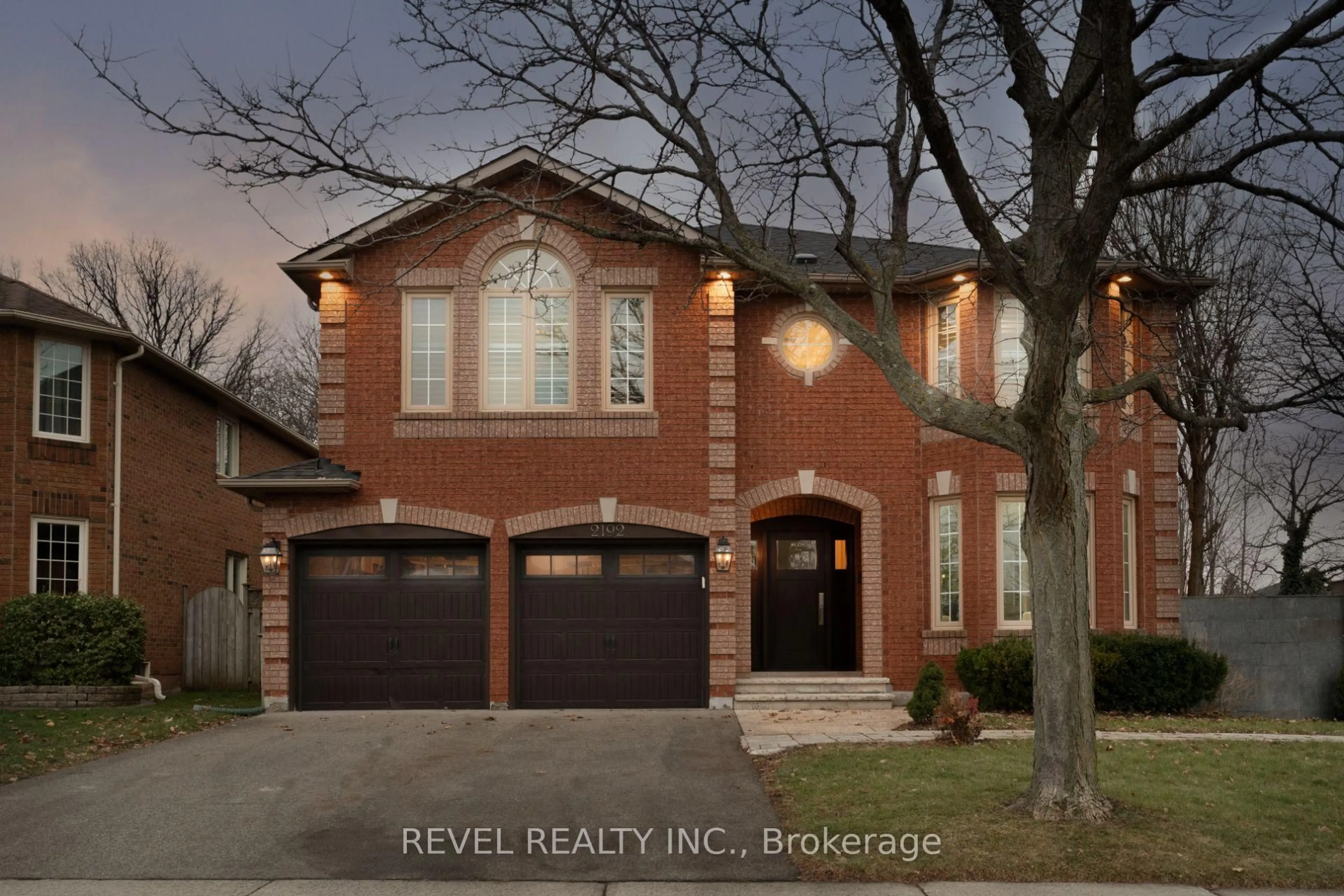 Home with brick exterior material, street for 2192 Oakmead Blvd, Oakville Ontario L6H 6B4