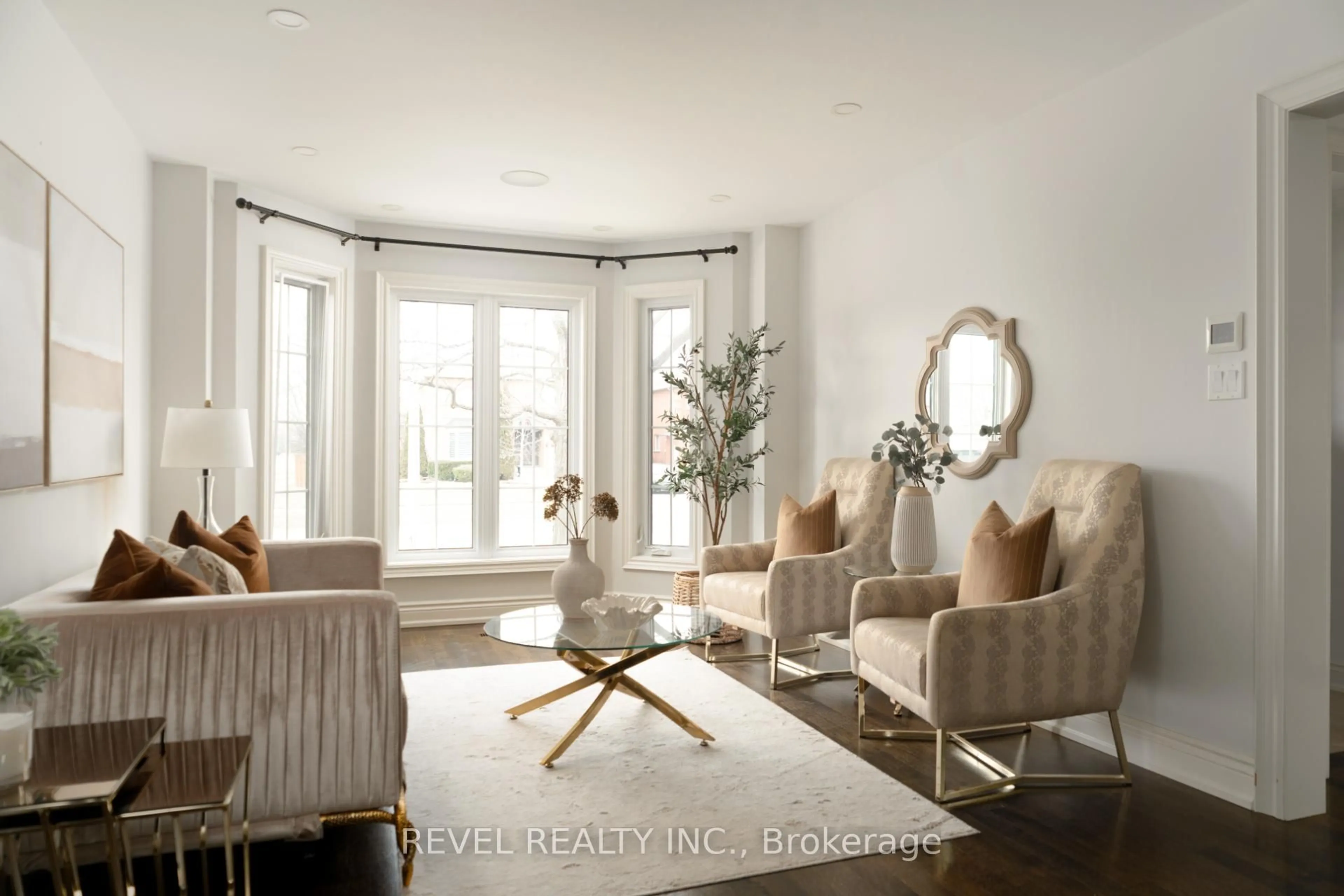 Living room with furniture, unknown for 2192 Oakmead Blvd, Oakville Ontario L6H 6B4