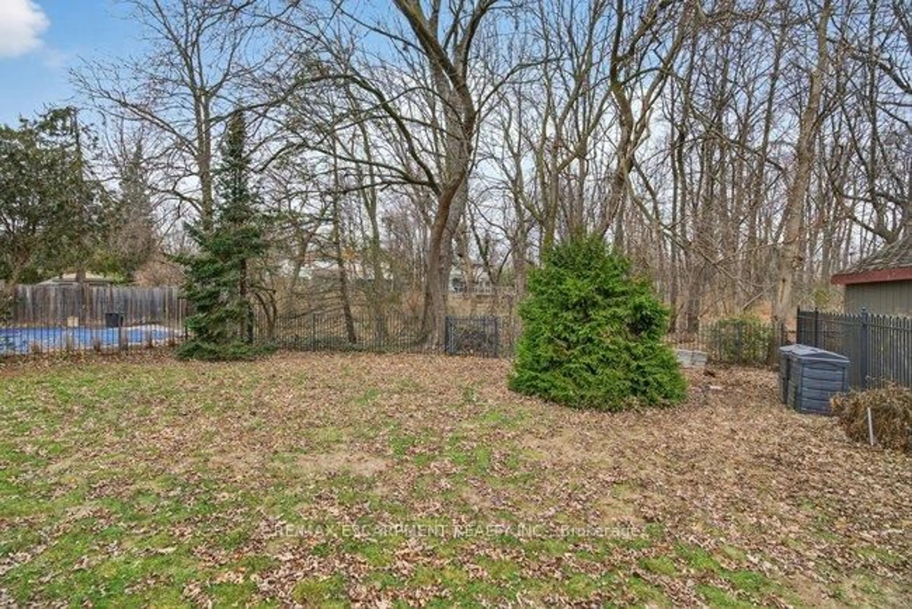 Patio, forest/trees view for 179 Digby Rd, Oakville Ontario L6J 6A8