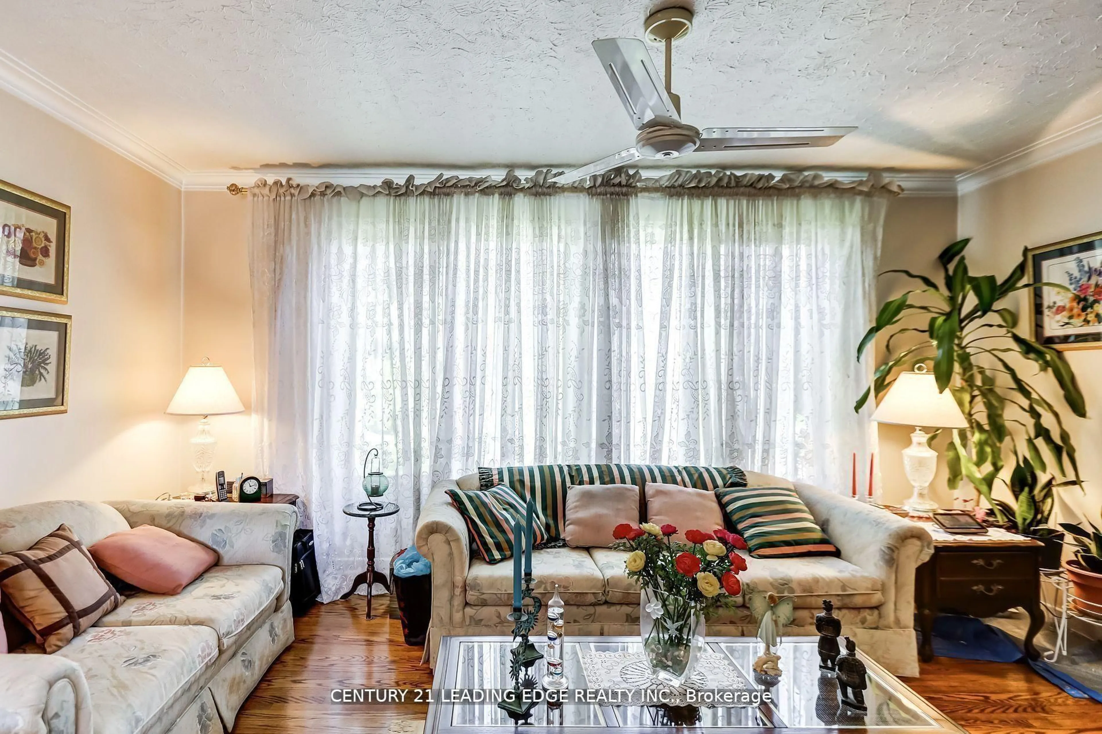 Living room with furniture, unknown for 19 Royaleigh Ave, Toronto Ontario M9P 2J4