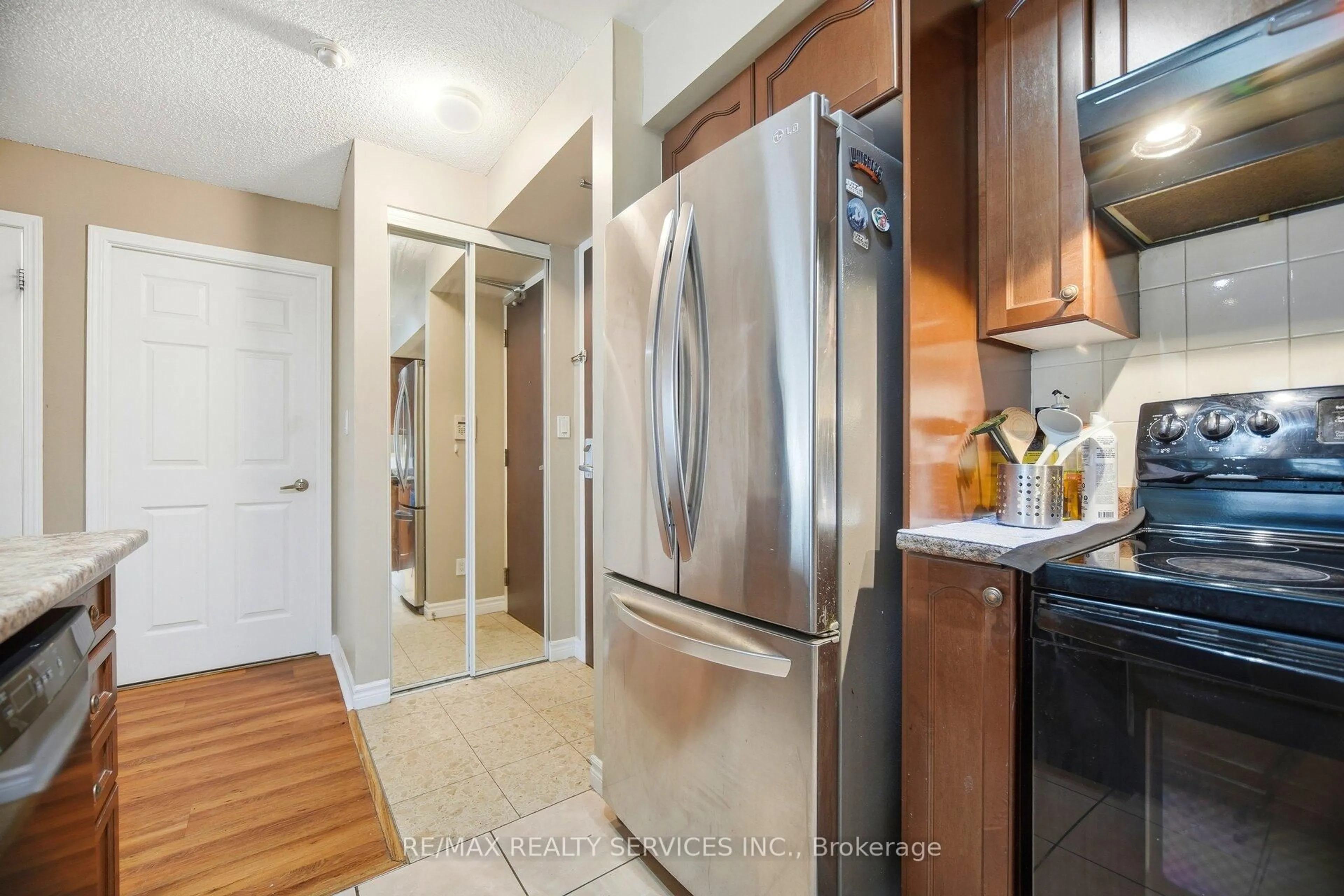 Unknown for 335 Rathburn Rd #909, Mississauga Ontario L5B 0C8