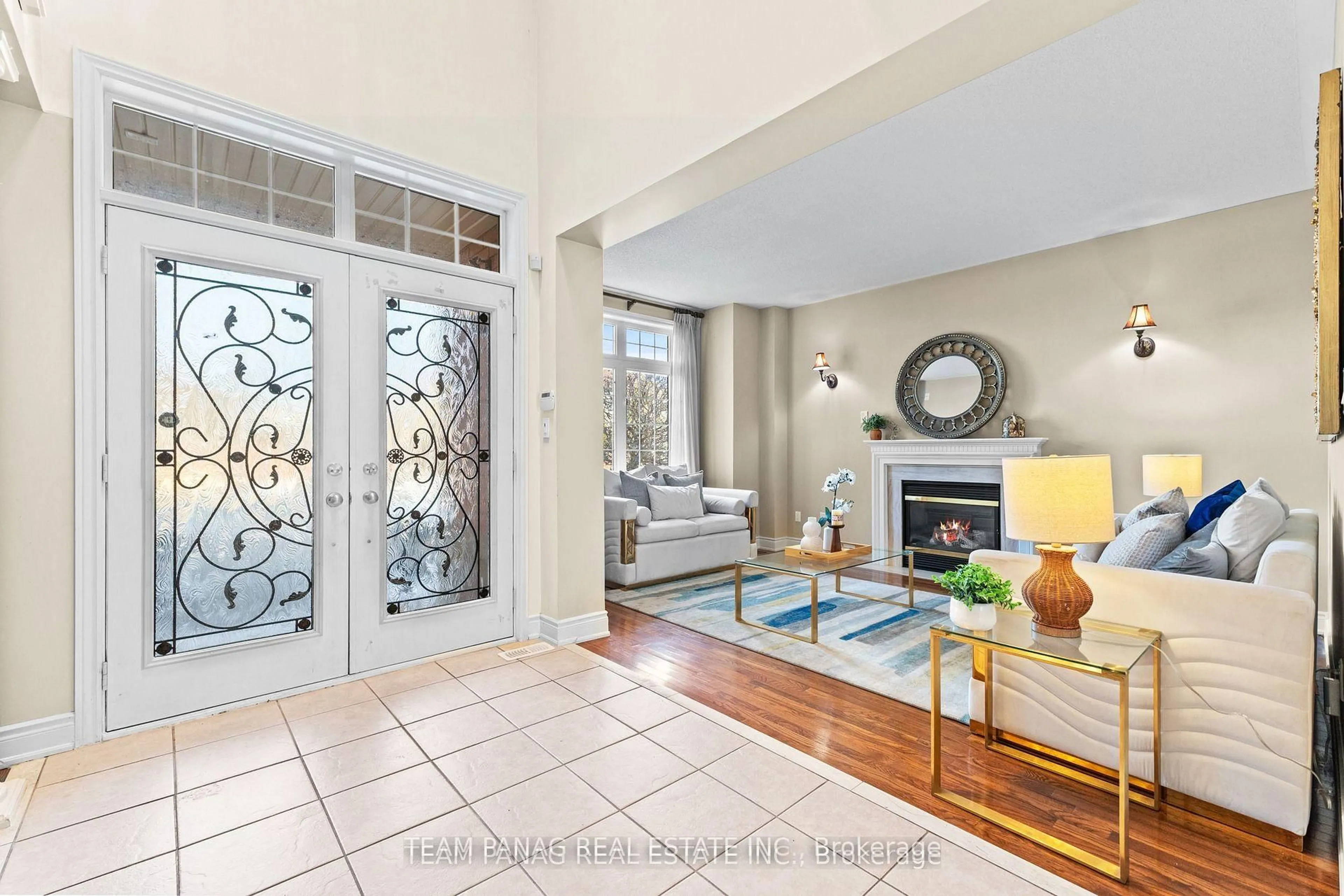 Indoor entryway for 12 Concorde Dr, Brampton Ontario L6P 1V6