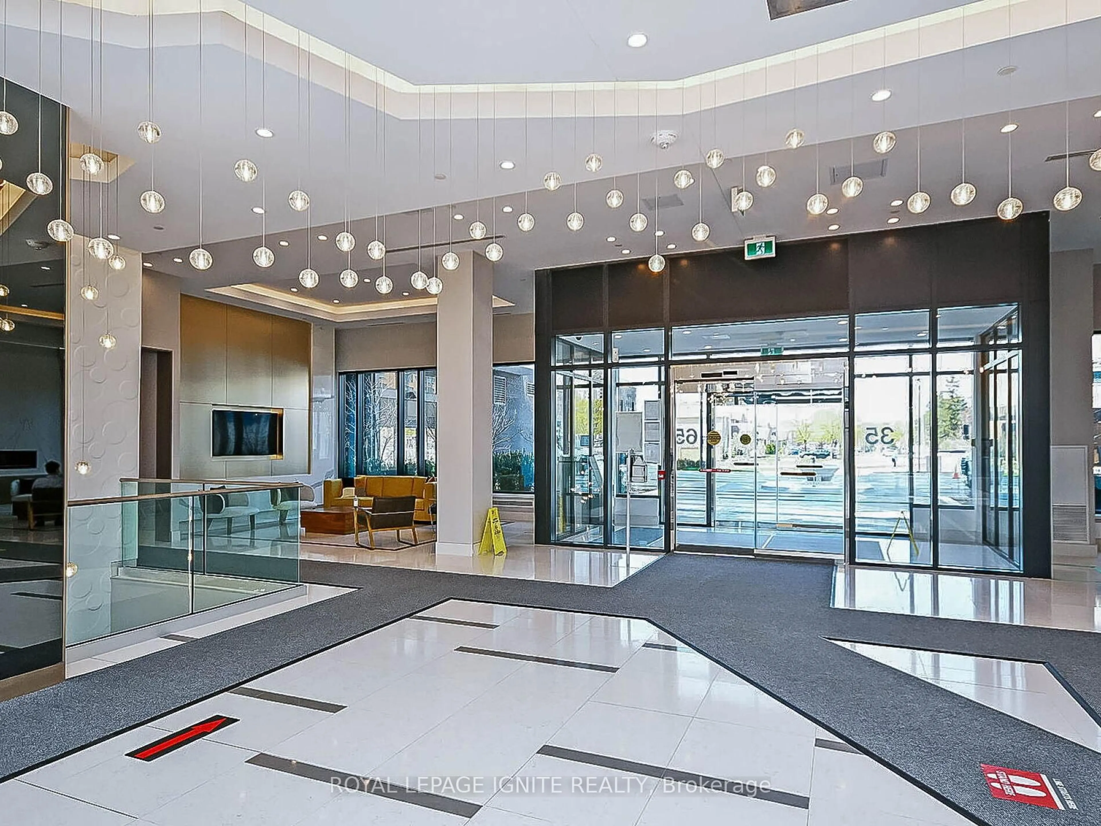 Indoor foyer for 35 Watergarden Dr #2516, Mississauga Ontario L5R 0G8