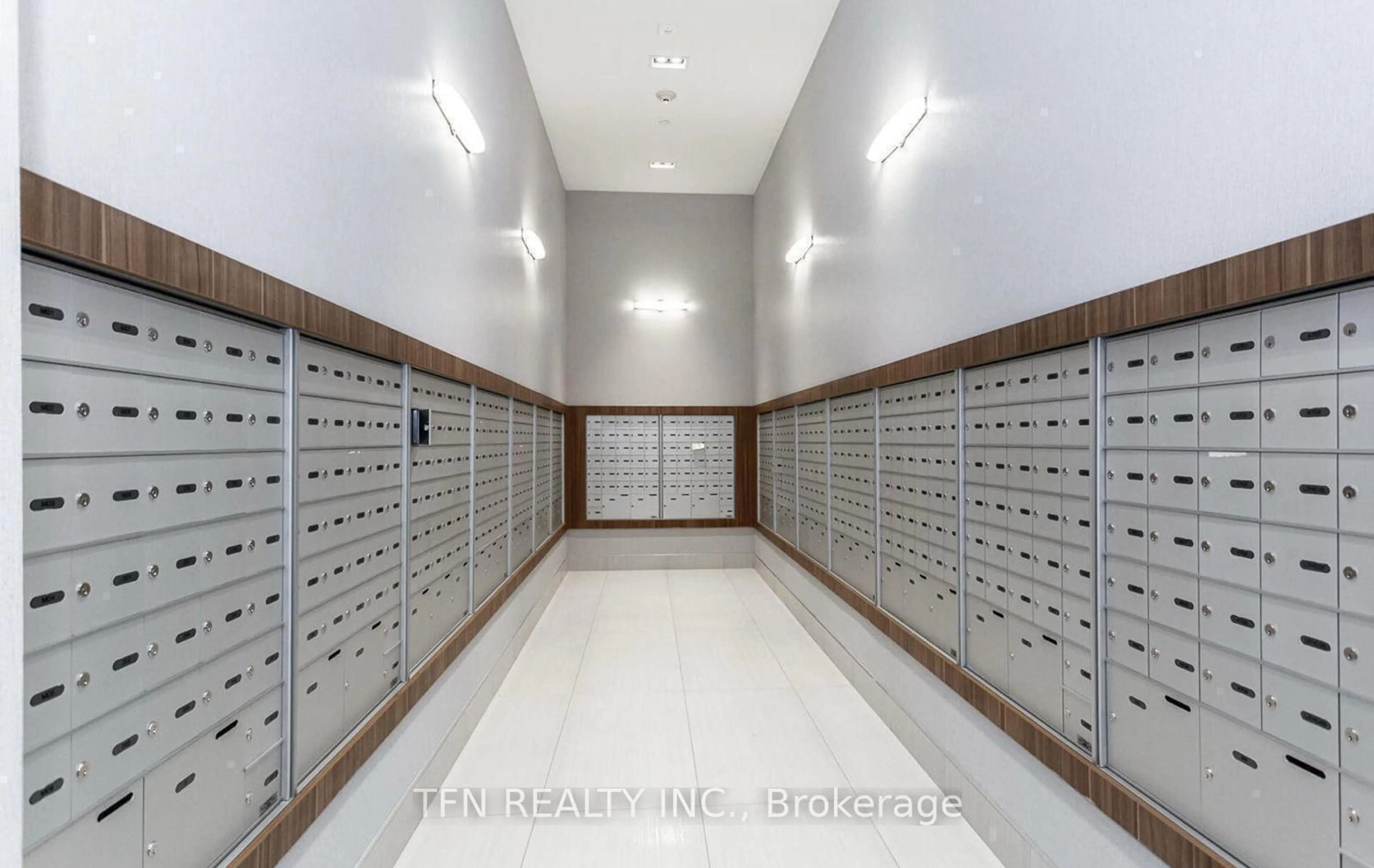 Indoor foyer for 30 Shore Breeze Dr #2722, Toronto Ontario M8V 0J1