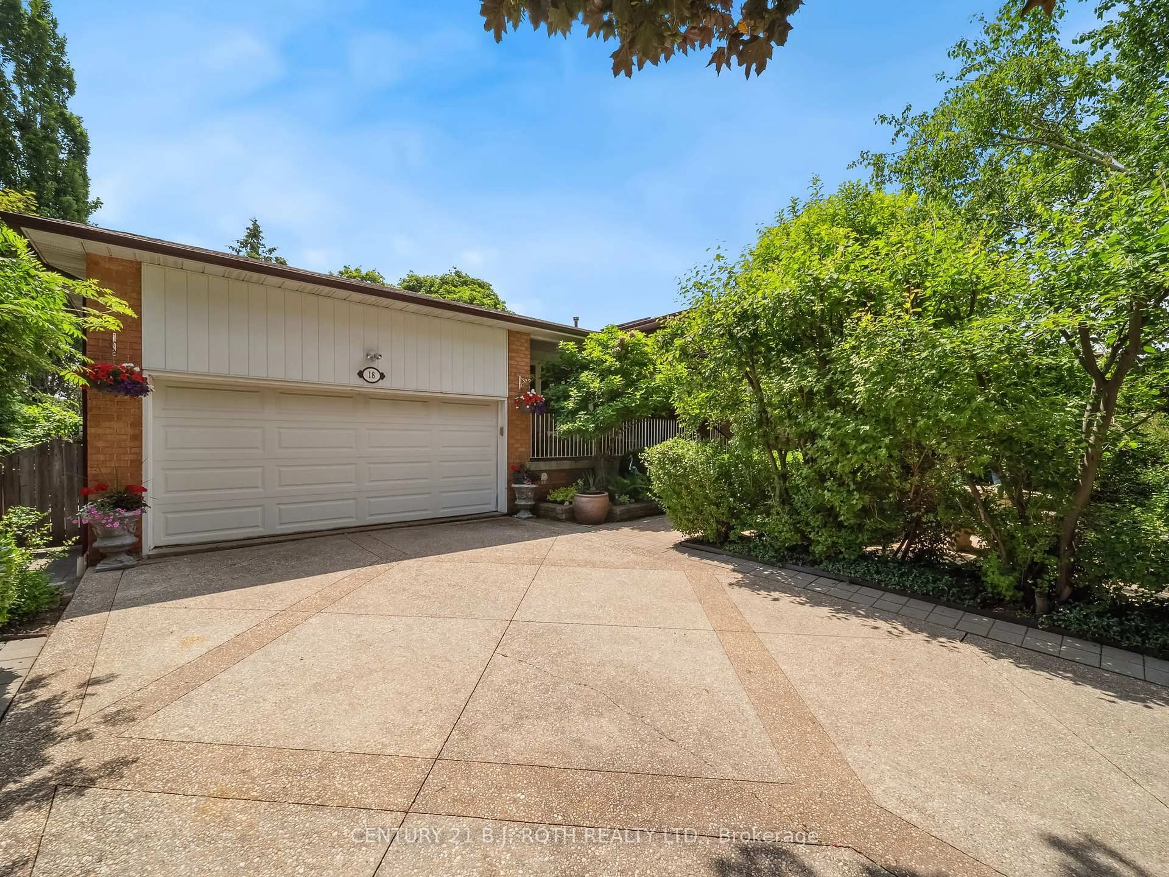 A pic from outside/outdoor area/front of a property/back of a property/a pic from drone, street for 18 Claypine Tr, Brampton Ontario L6V 3L9