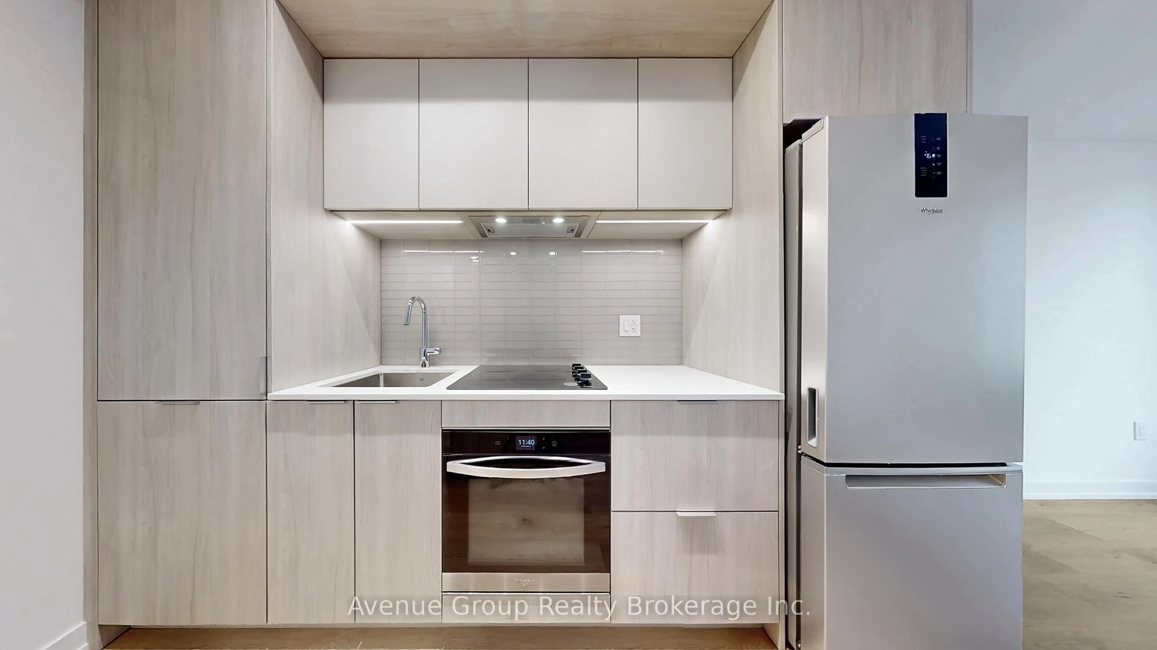 Standard kitchen, wood/laminate floor for 395 Square One Dr #1309, Mississauga Ontario L5B 0P6