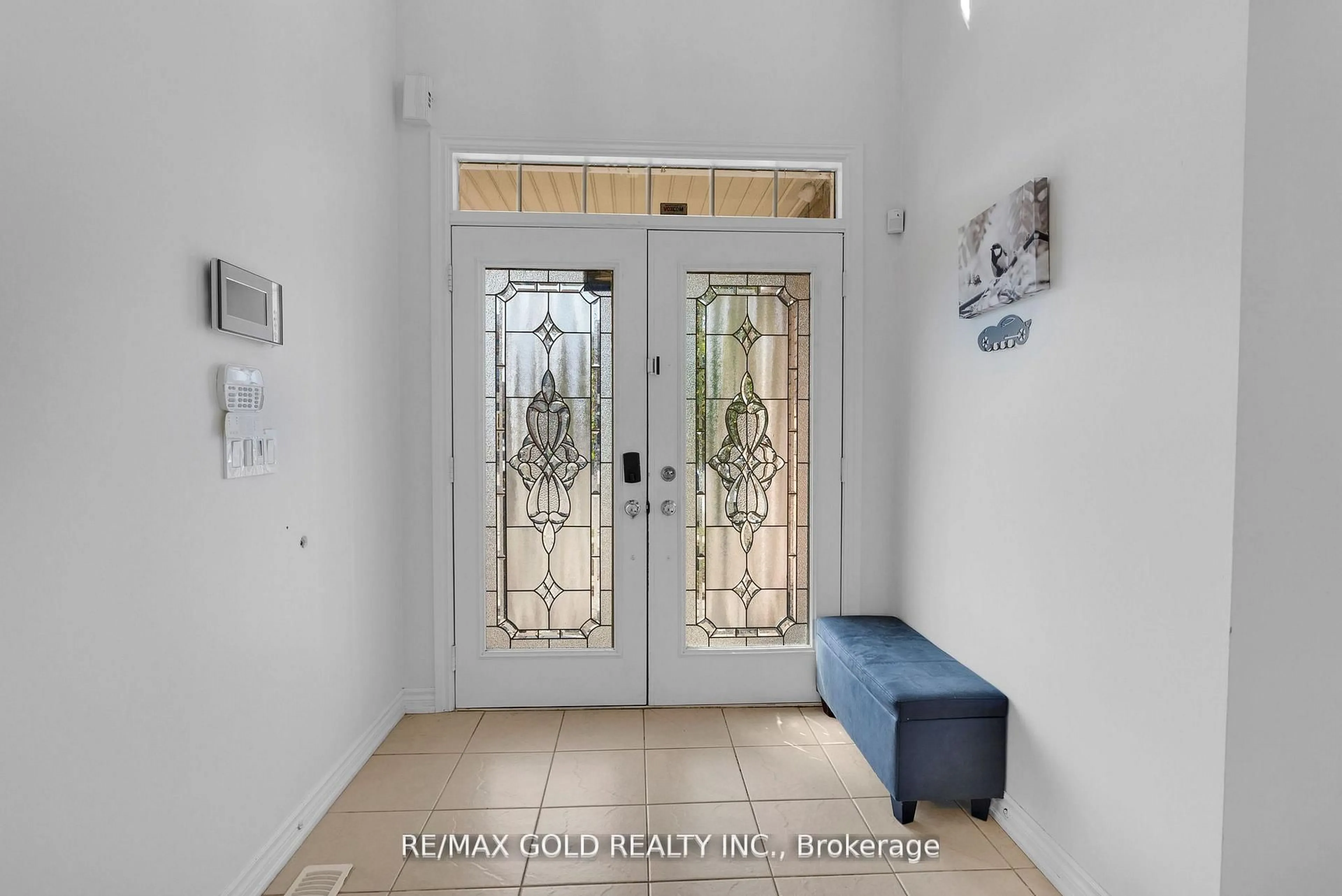 Indoor entryway for 39 Darren Rd, Brampton Ontario L6P 1Z5