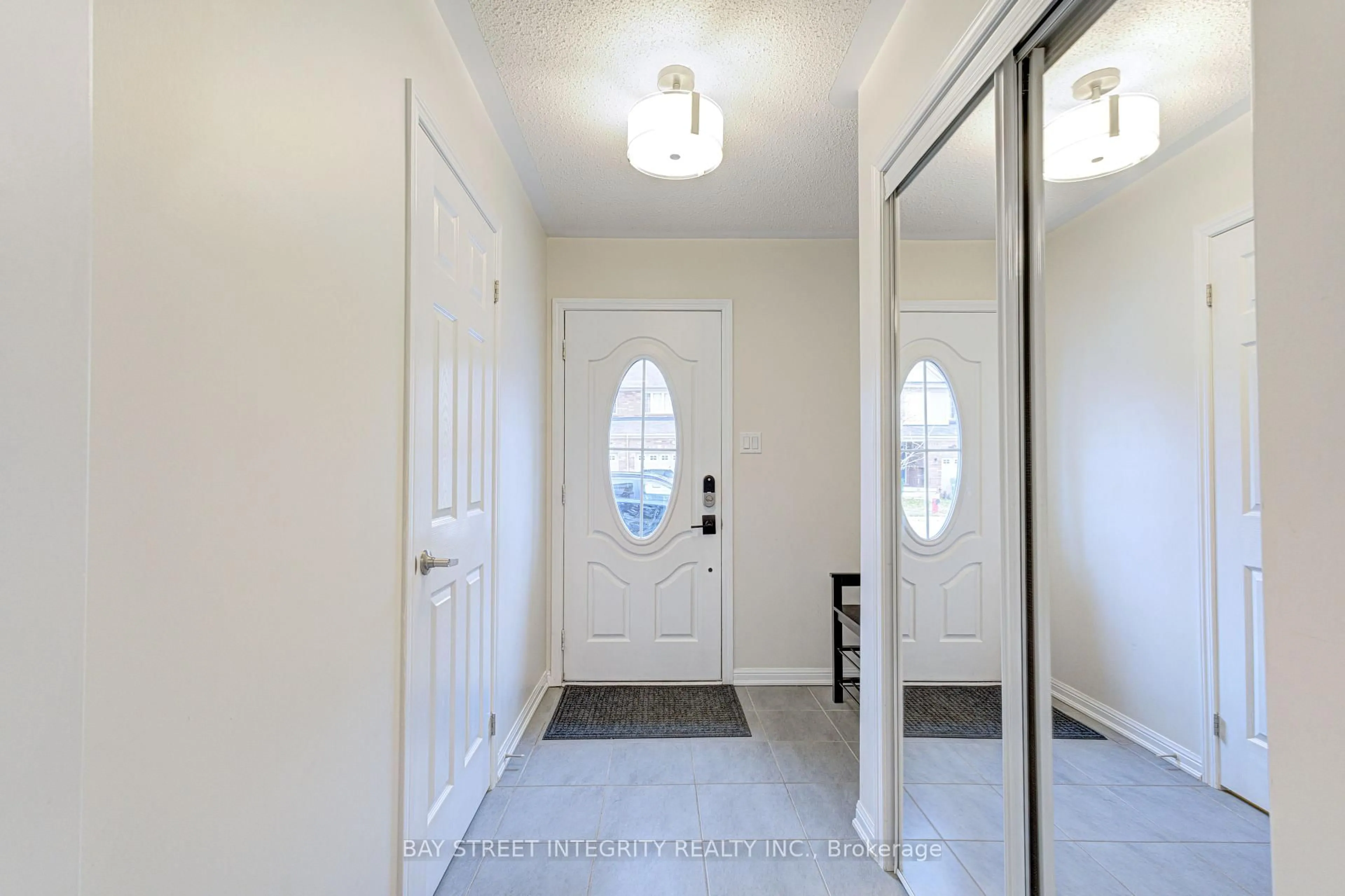 Indoor entryway for 1033 Stemman Pl, Milton Ontario L9T 8R1