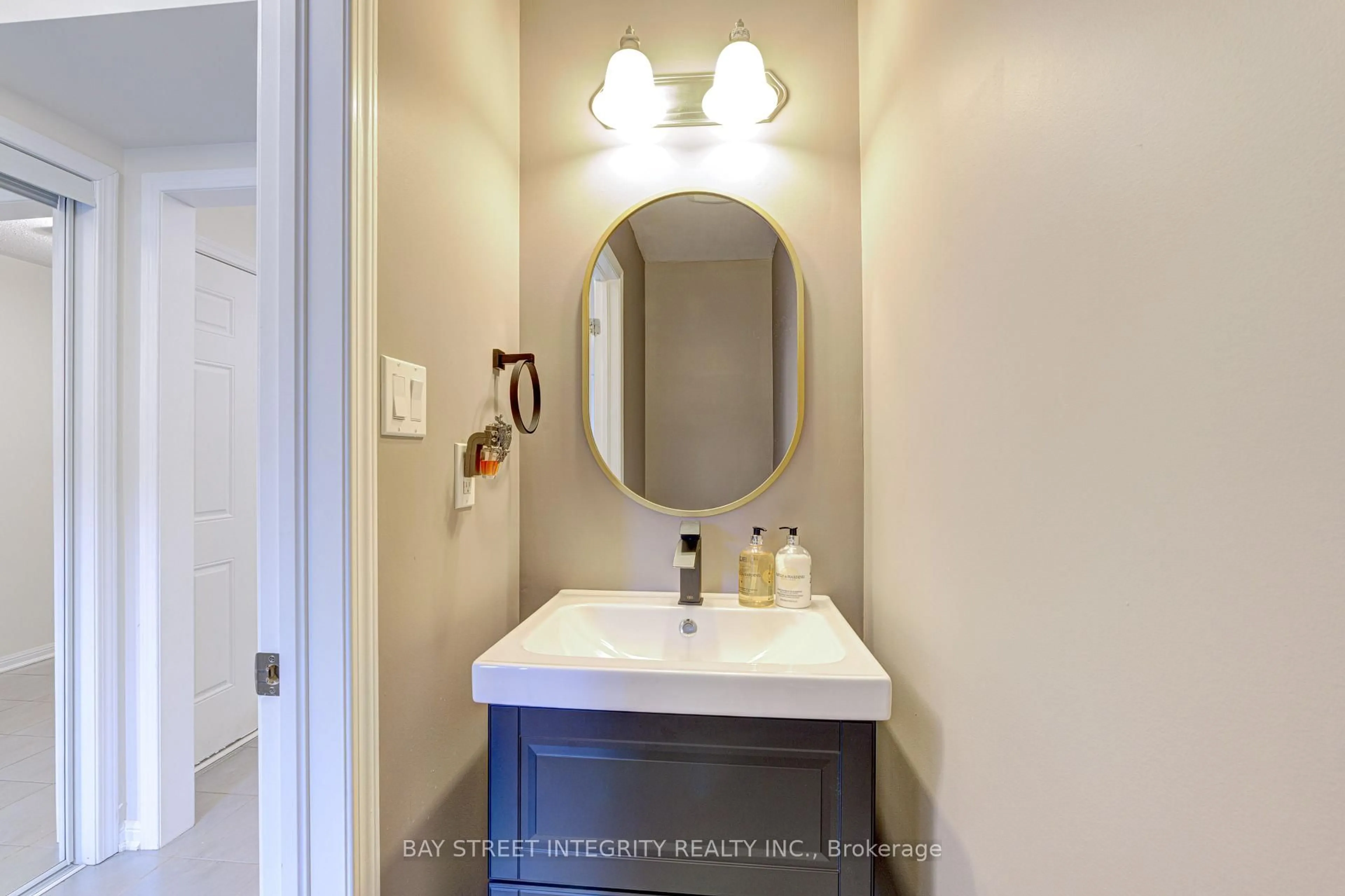 Contemporary bathroom, ceramic/tile floor for 1033 Stemman Pl, Milton Ontario L9T 8R1