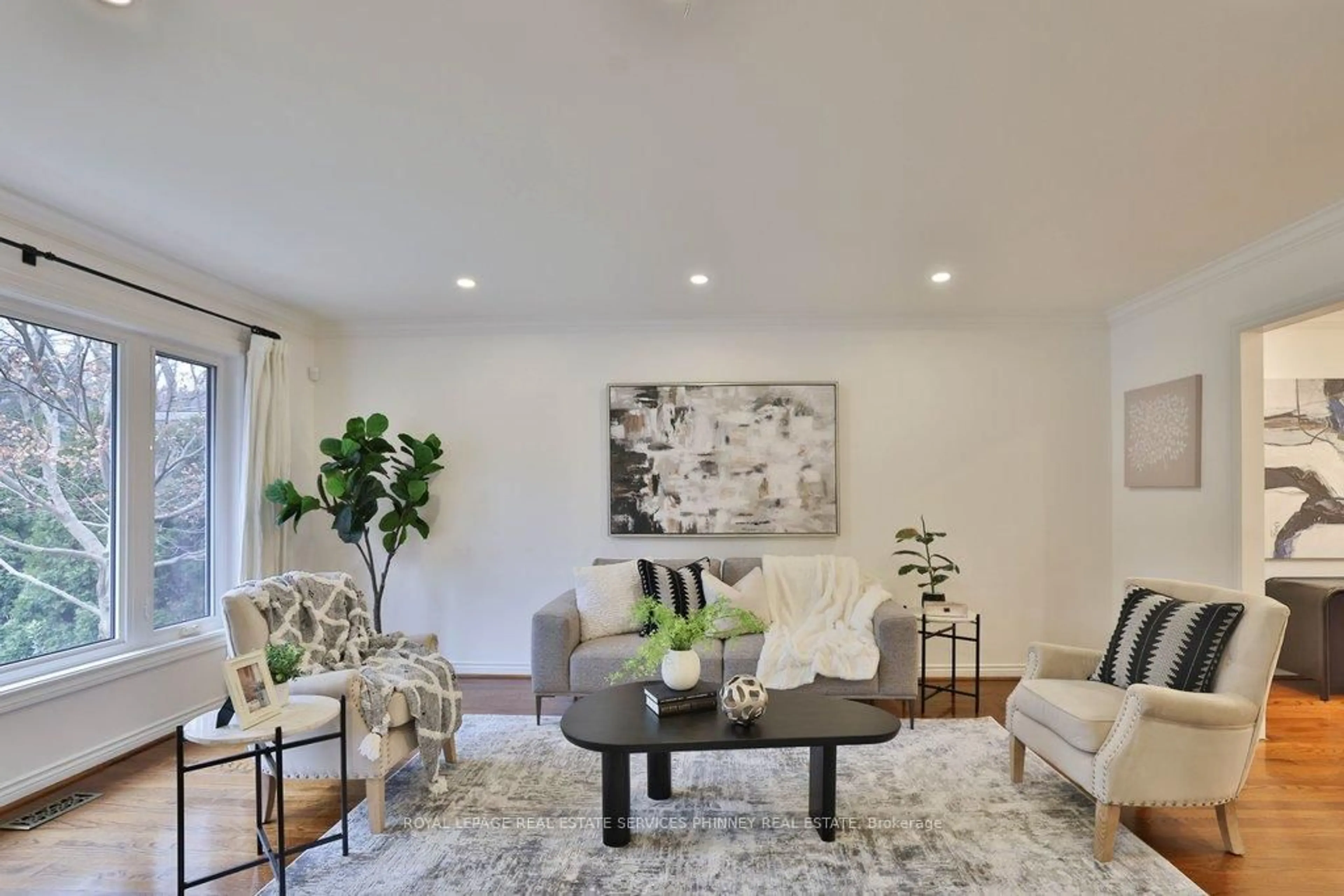 Living room with furniture, unknown for 1863 Friar Tuck Crt, Mississauga Ontario L5K 2L4