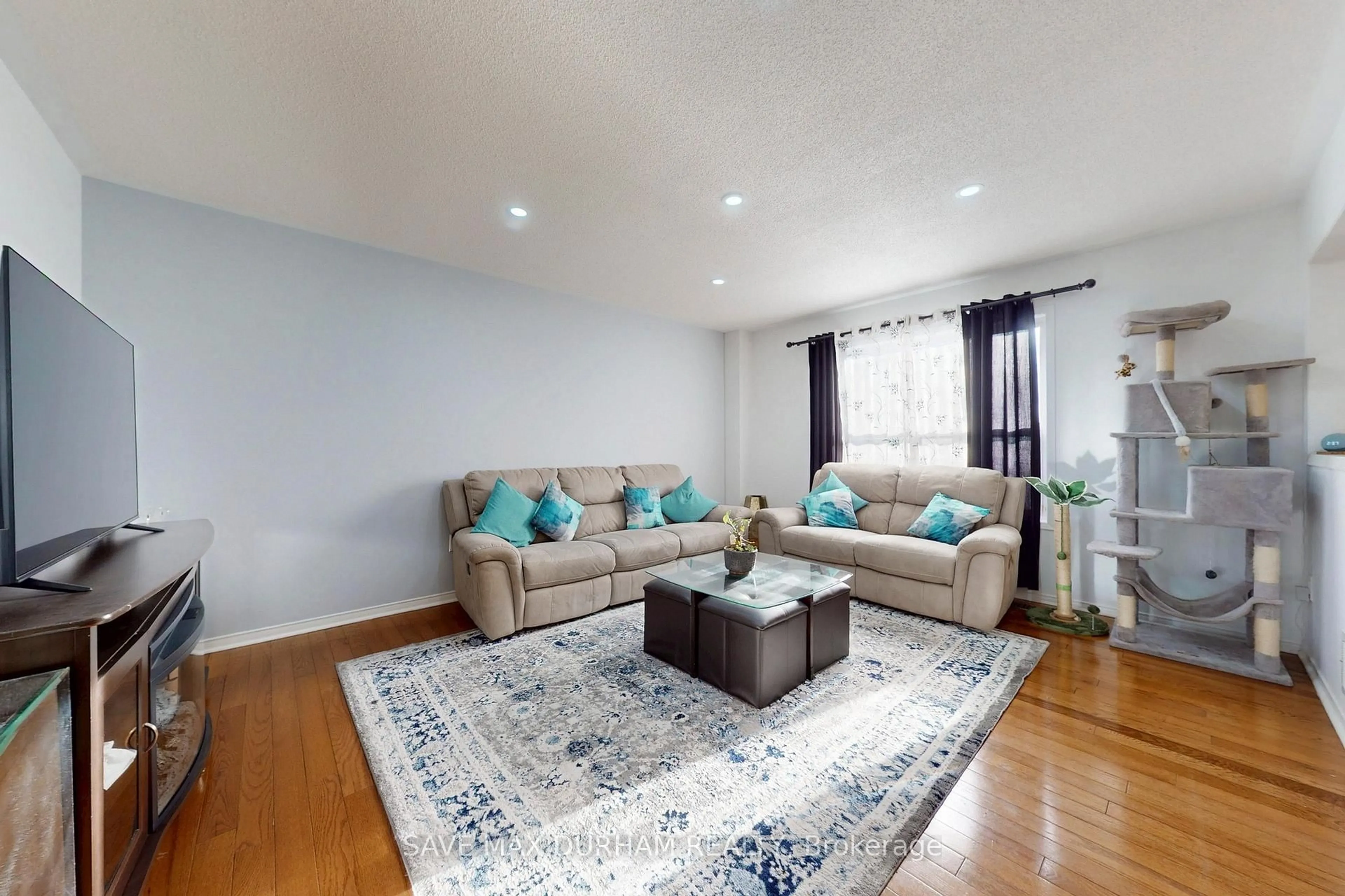 Living room with furniture, wood/laminate floor for 5714 Jenvic Grve, Mississauga Ontario L5M 7B4