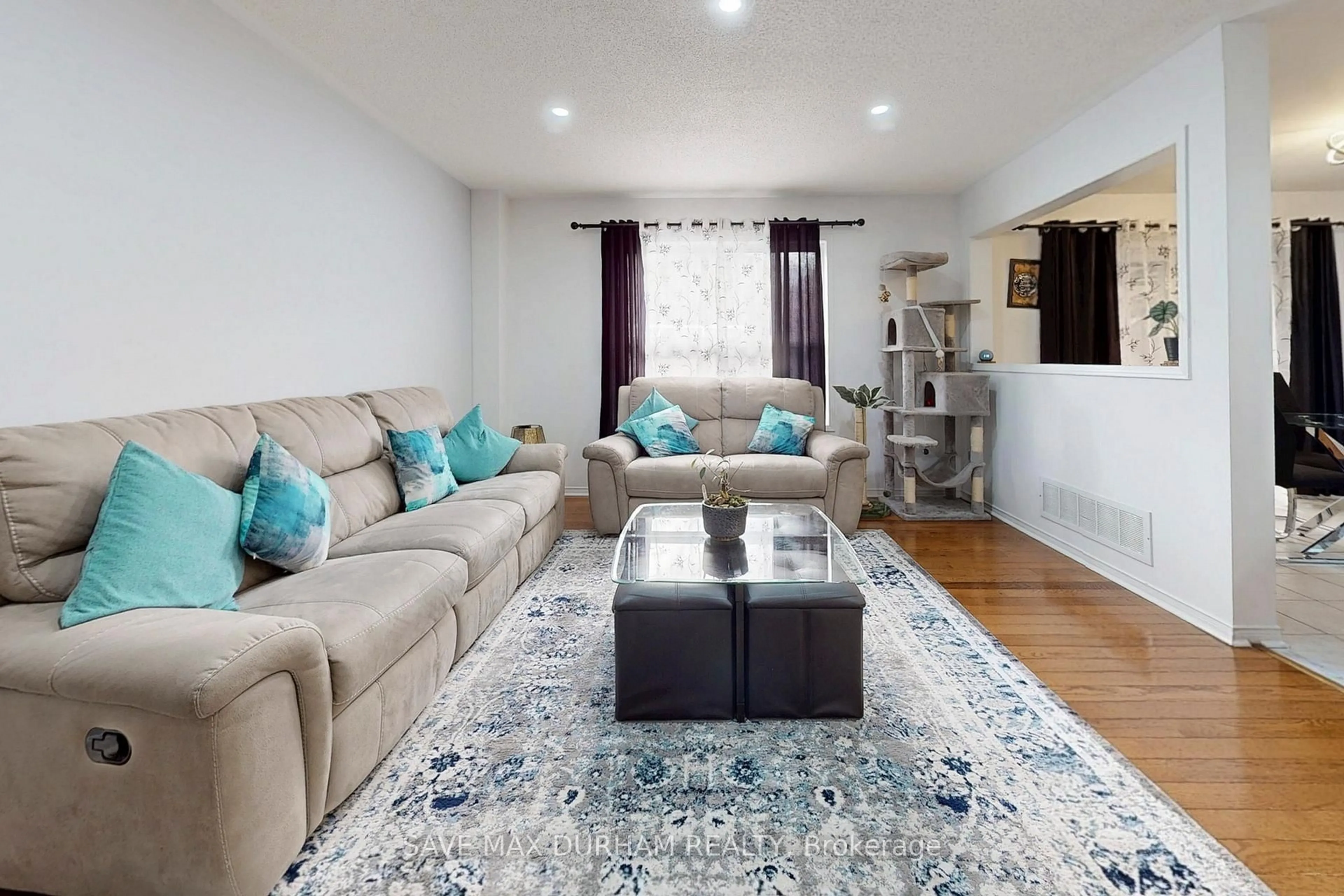 Living room with furniture, unknown for 5714 Jenvic Grve, Mississauga Ontario L5M 7B4