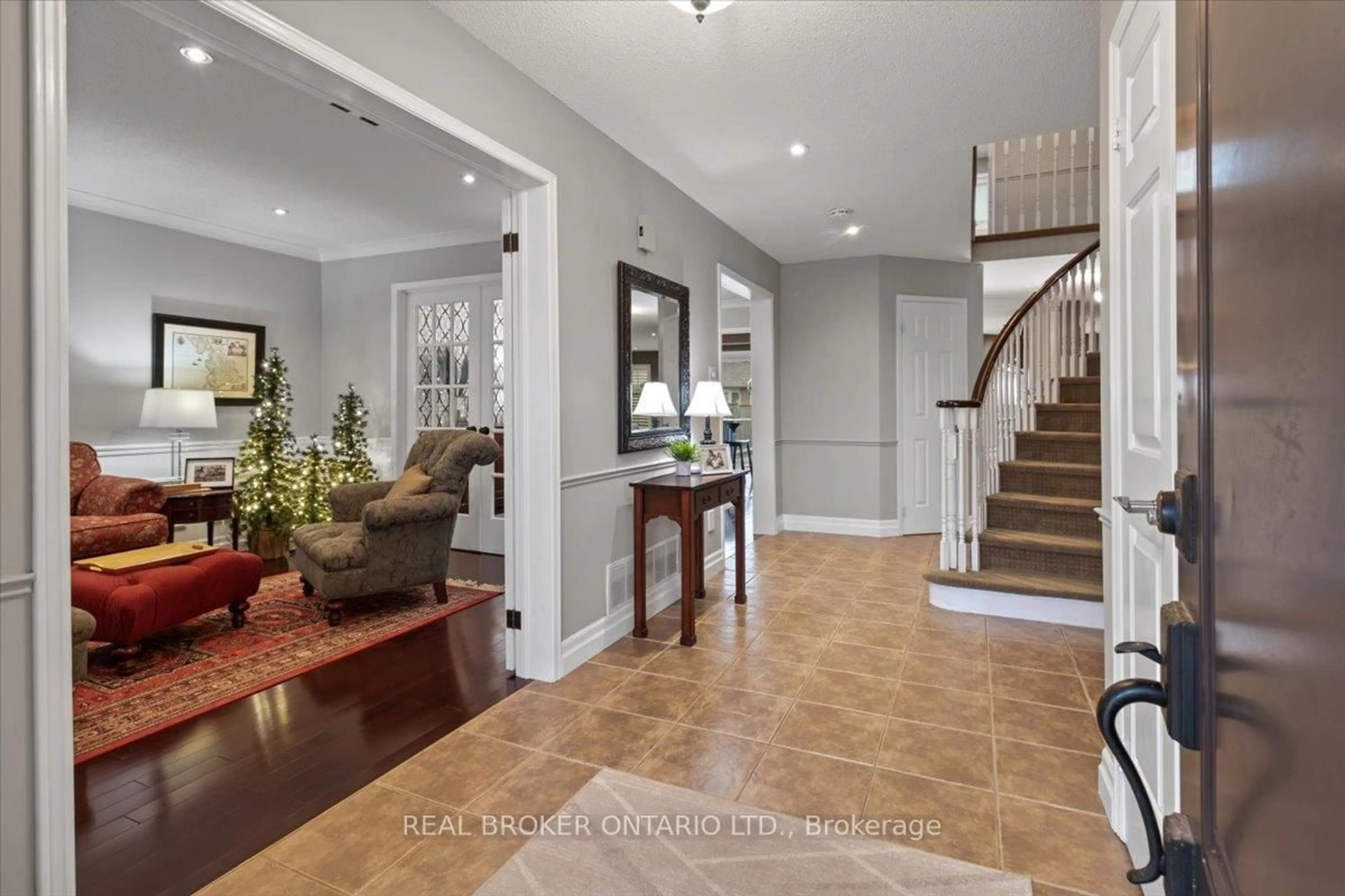 Indoor foyer for 3182 Tania Cres, Burlington Ontario L7M 3M7