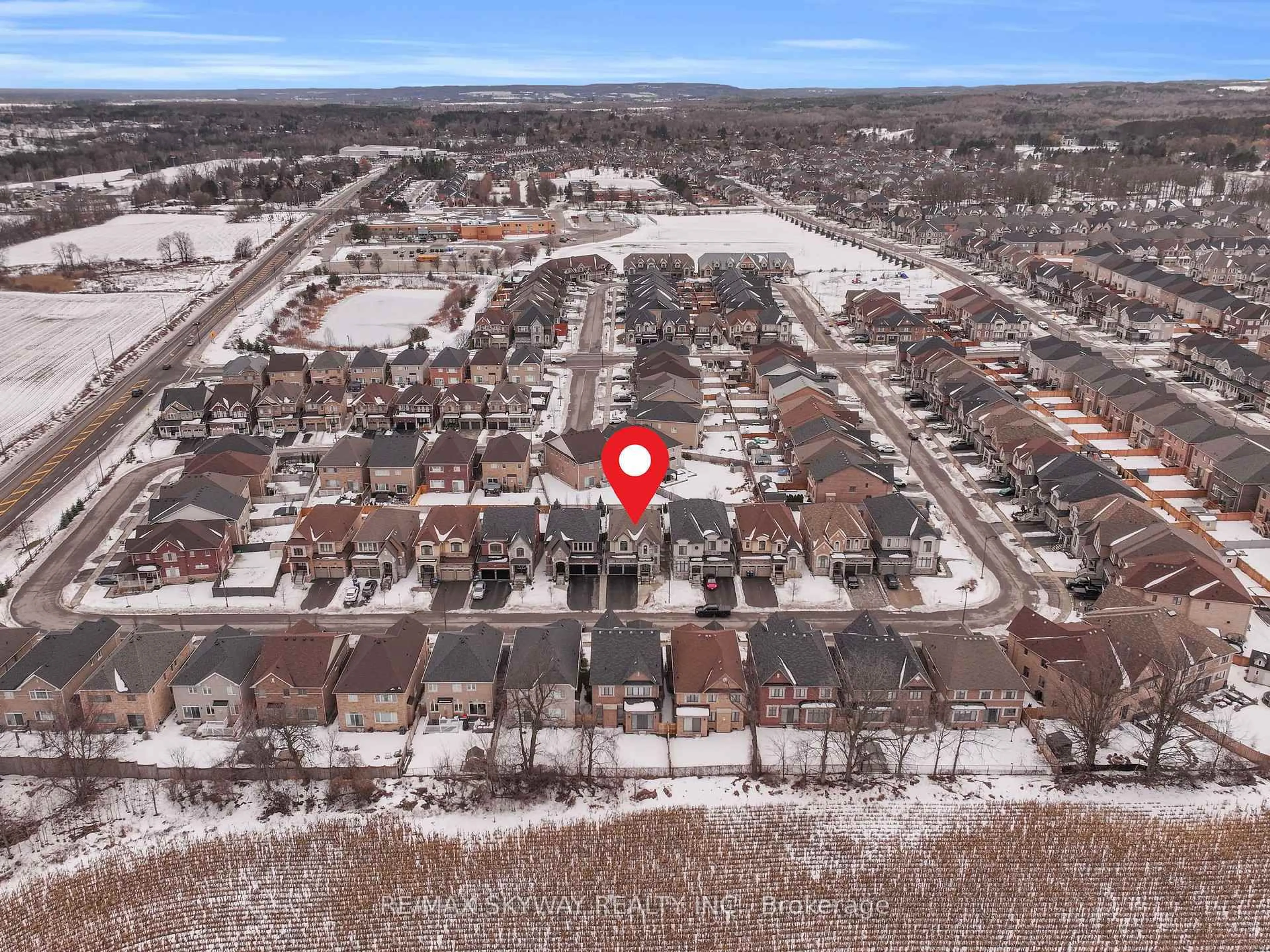 A pic from outside/outdoor area/front of a property/back of a property/a pic from drone, street for 46 Ash Hill Ave, Caledon Ontario L7C 4H8