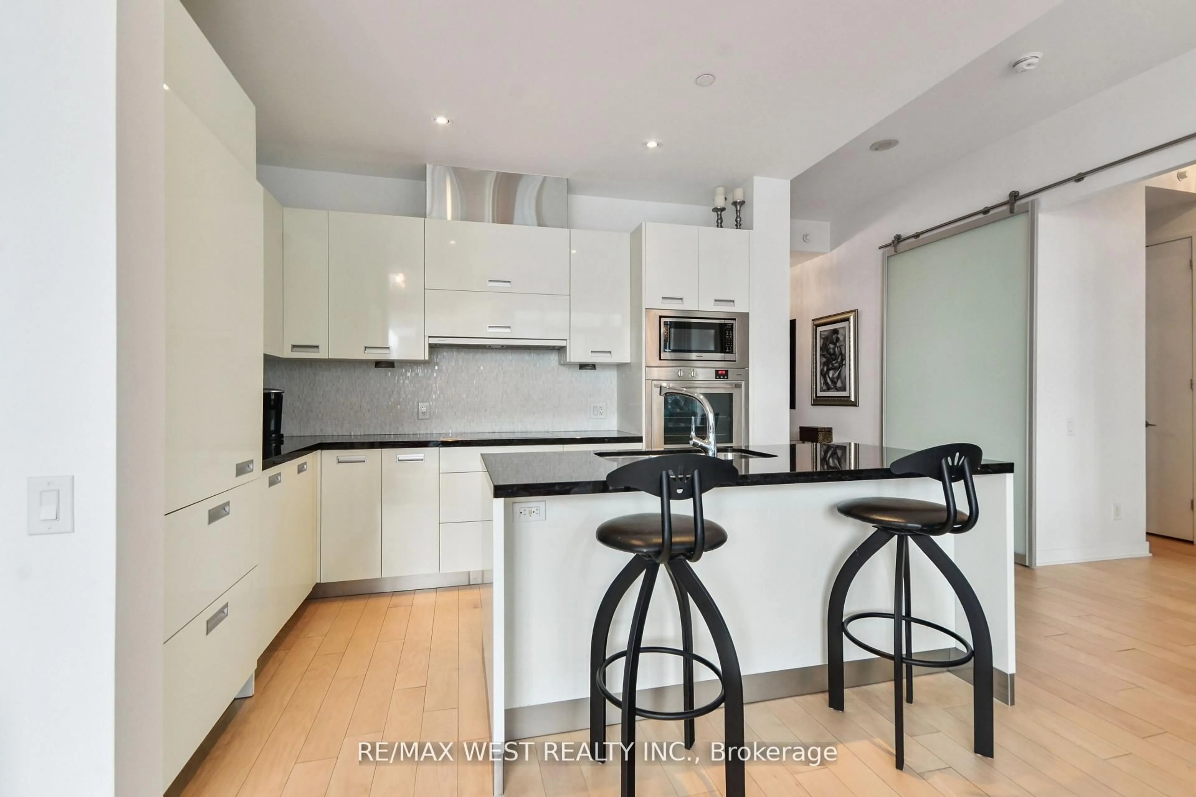 Contemporary kitchen, unknown for 88 Park Lawn Rd #2906, Toronto Ontario M8Y 0B5