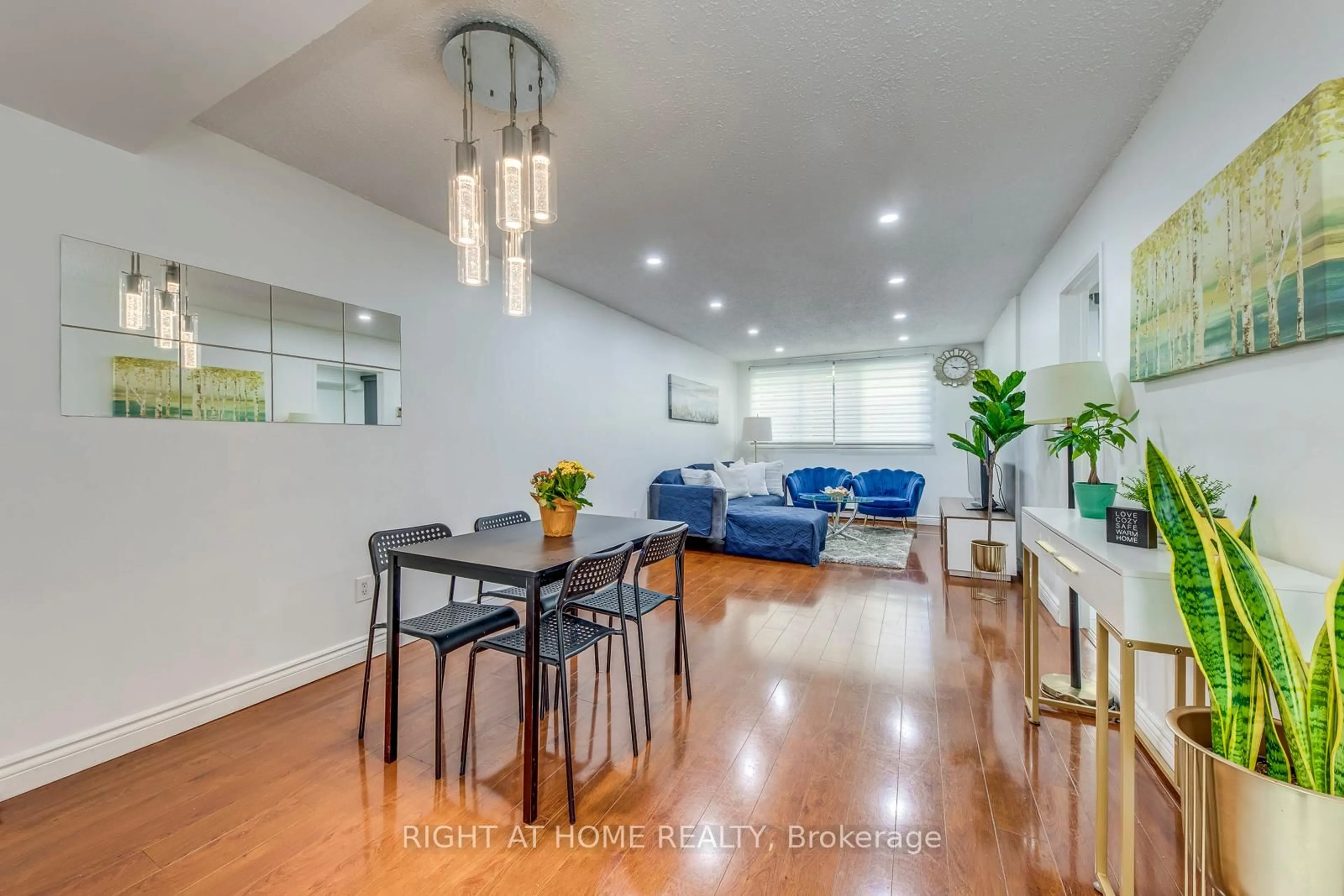 Living room with furniture, unknown for 2170 Bromsgrove Rd #89, Mississauga Ontario L5J 4J2