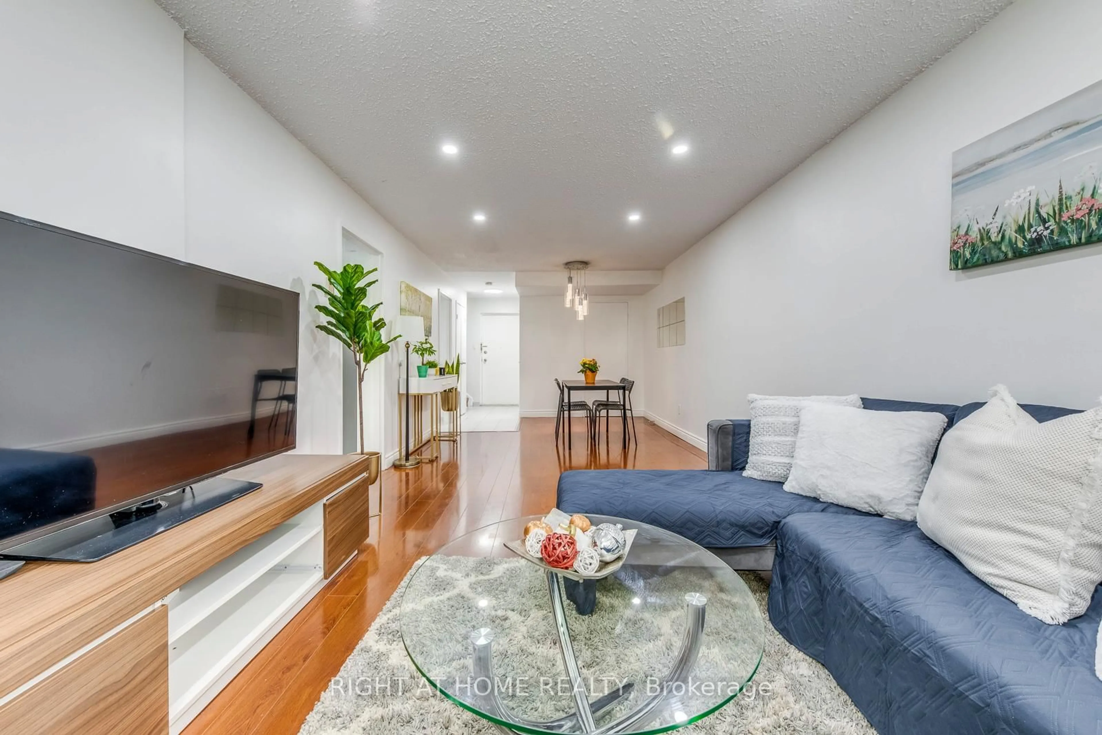 Living room with furniture, unknown for 2170 Bromsgrove Rd #89, Mississauga Ontario L5J 4J2