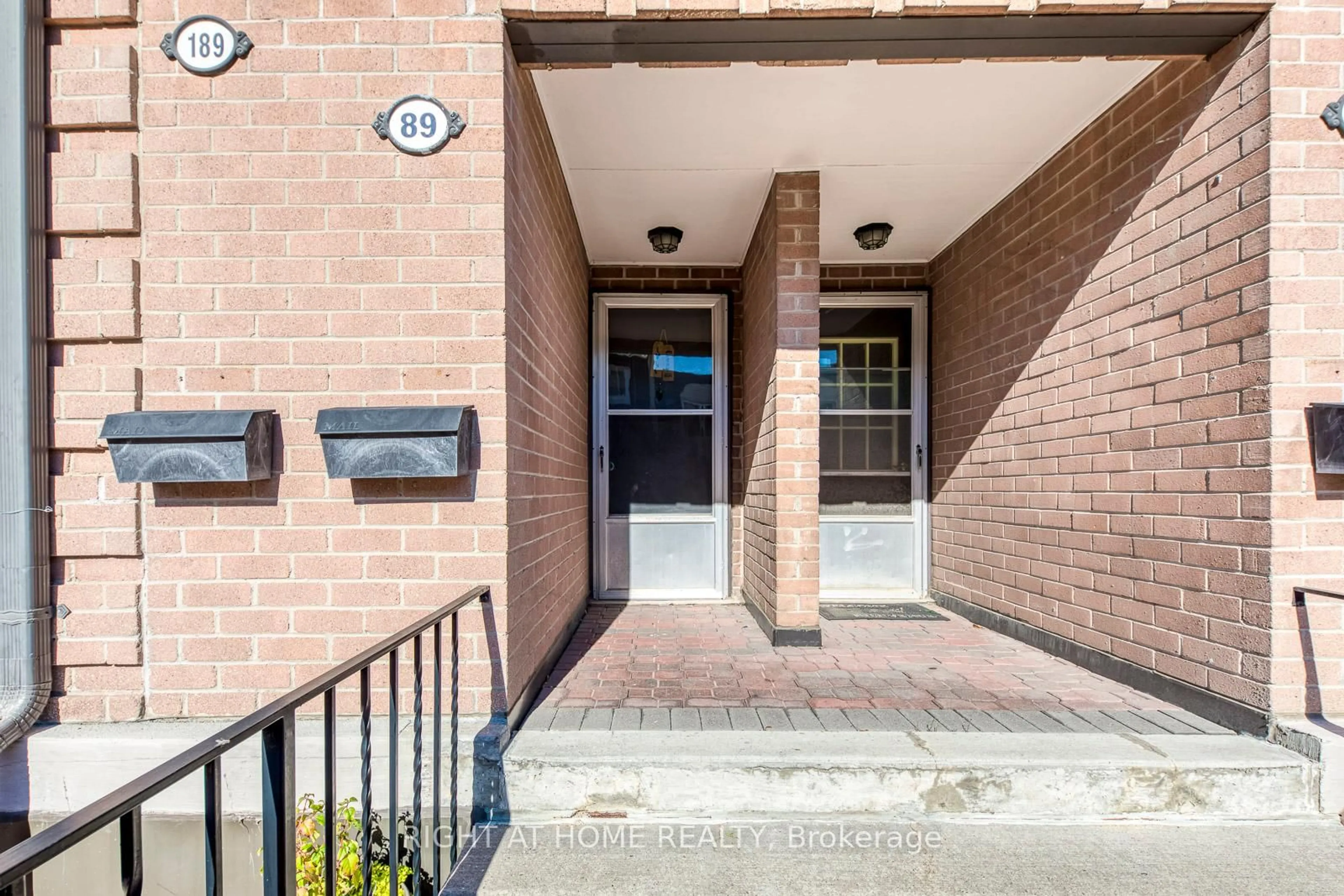 Indoor entryway for 2170 Bromsgrove Rd #89, Mississauga Ontario L5J 4J2