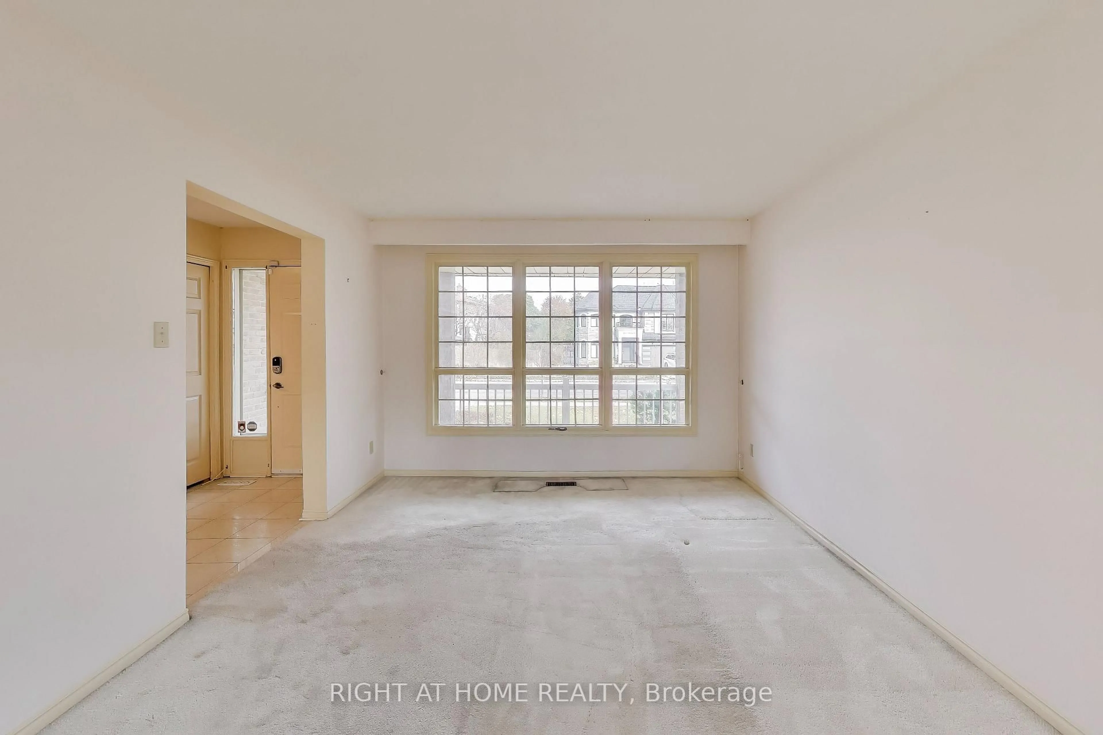 A pic of a room for 2436 Folkway Dr, Mississauga Ontario L5L 3N3