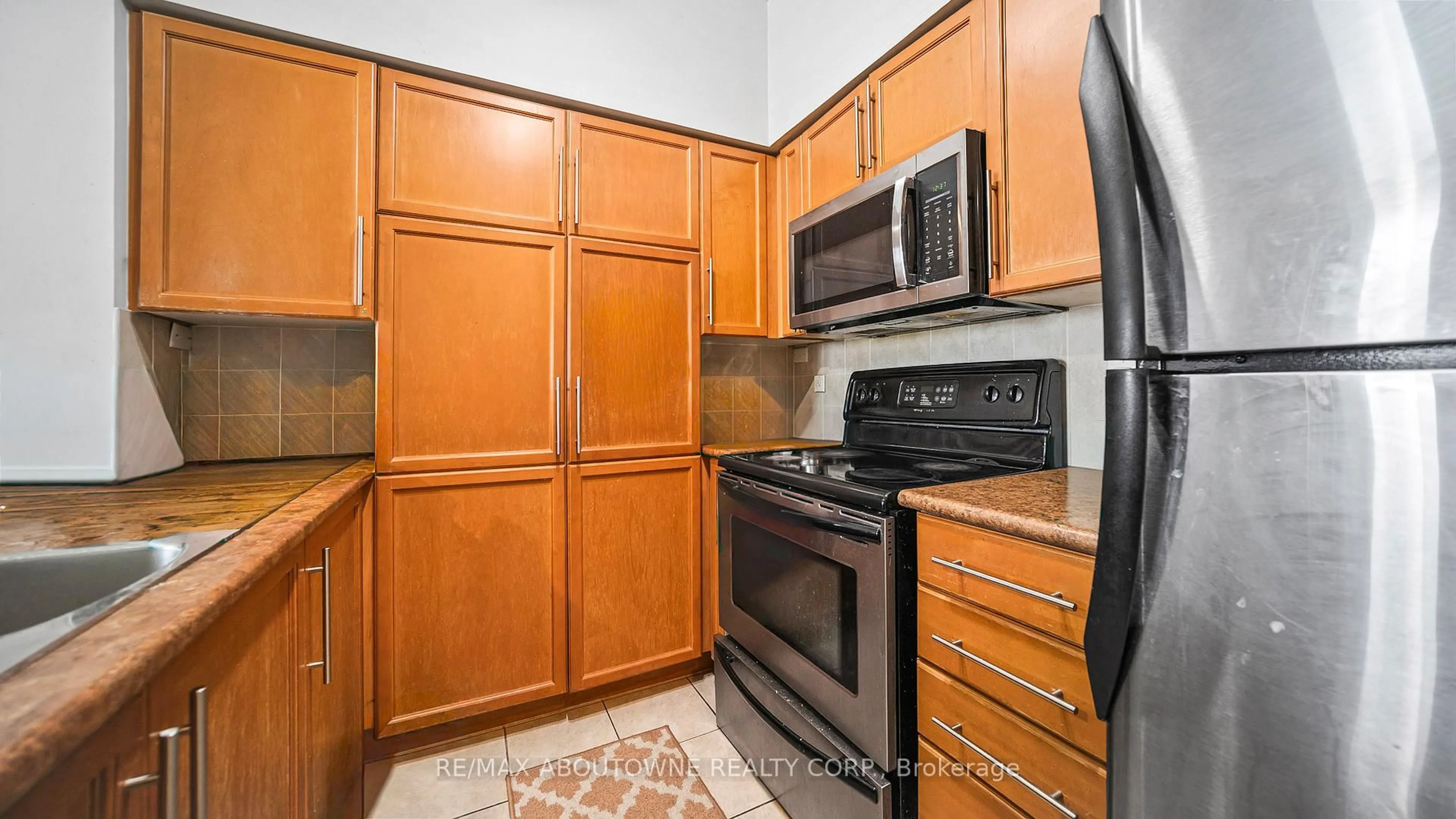 Standard kitchen, ceramic/tile floor for 388 Prince of Wales Dr #1609, Mississauga Ontario L5B 0A1