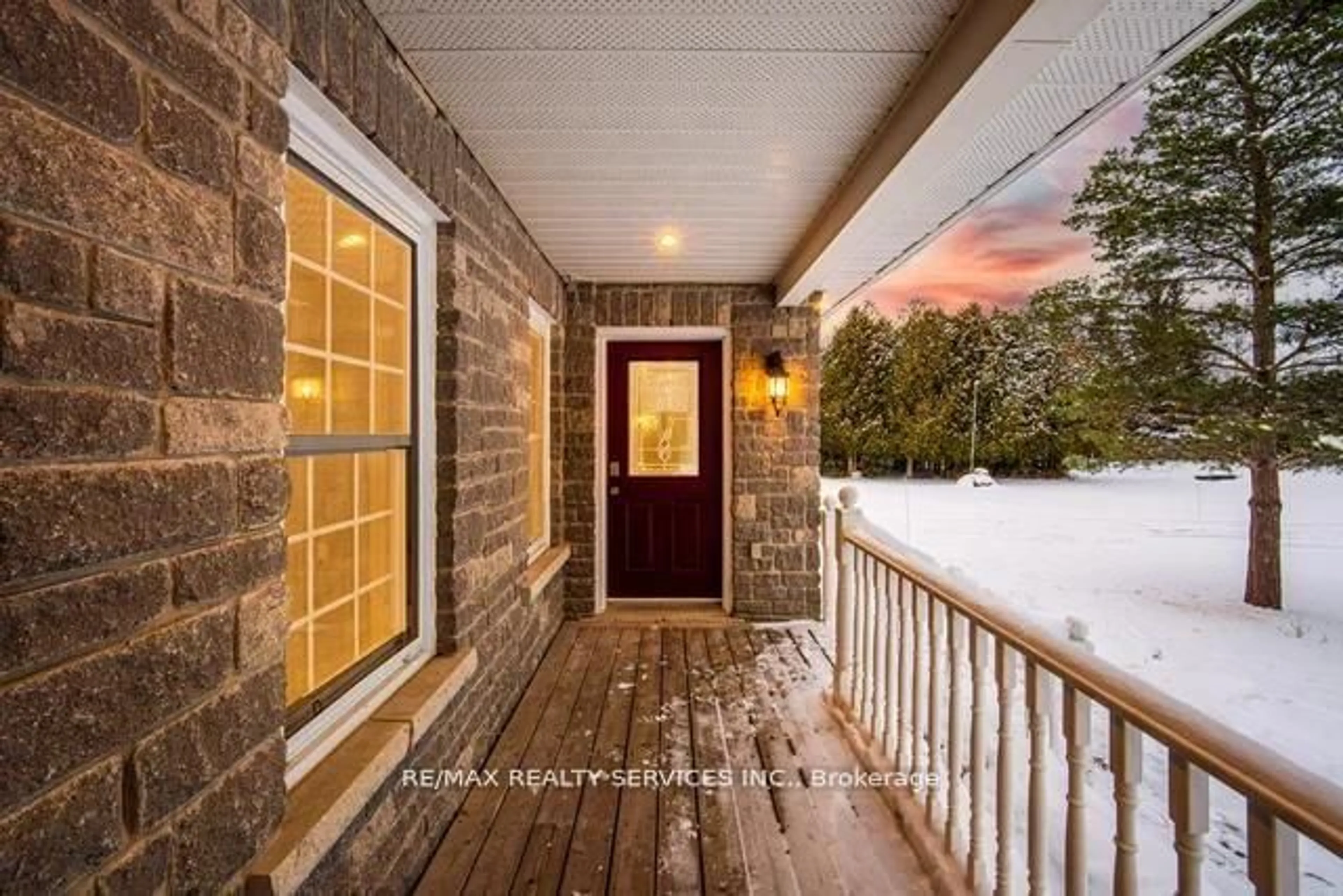 Indoor entryway for 20040 Kennedy Rd, Caledon Ontario L7K 1Y3