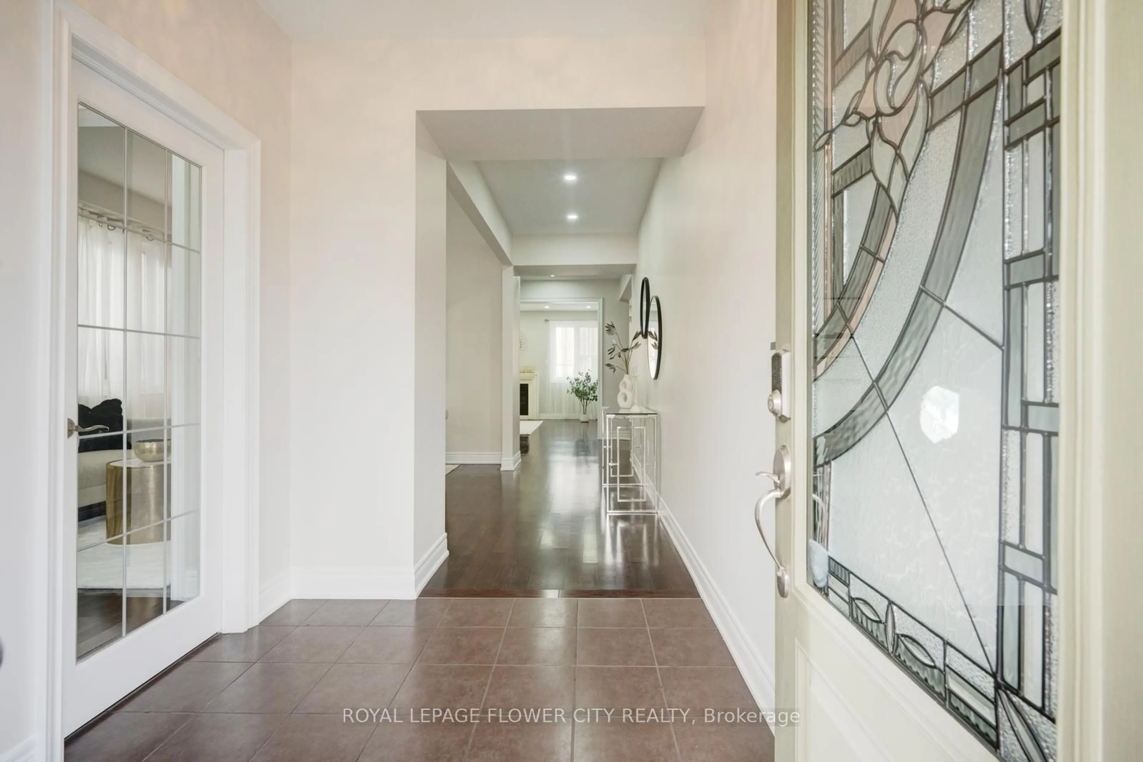 Indoor entryway for 6 Villadowns Tr, Brampton Ontario L6R 3V5