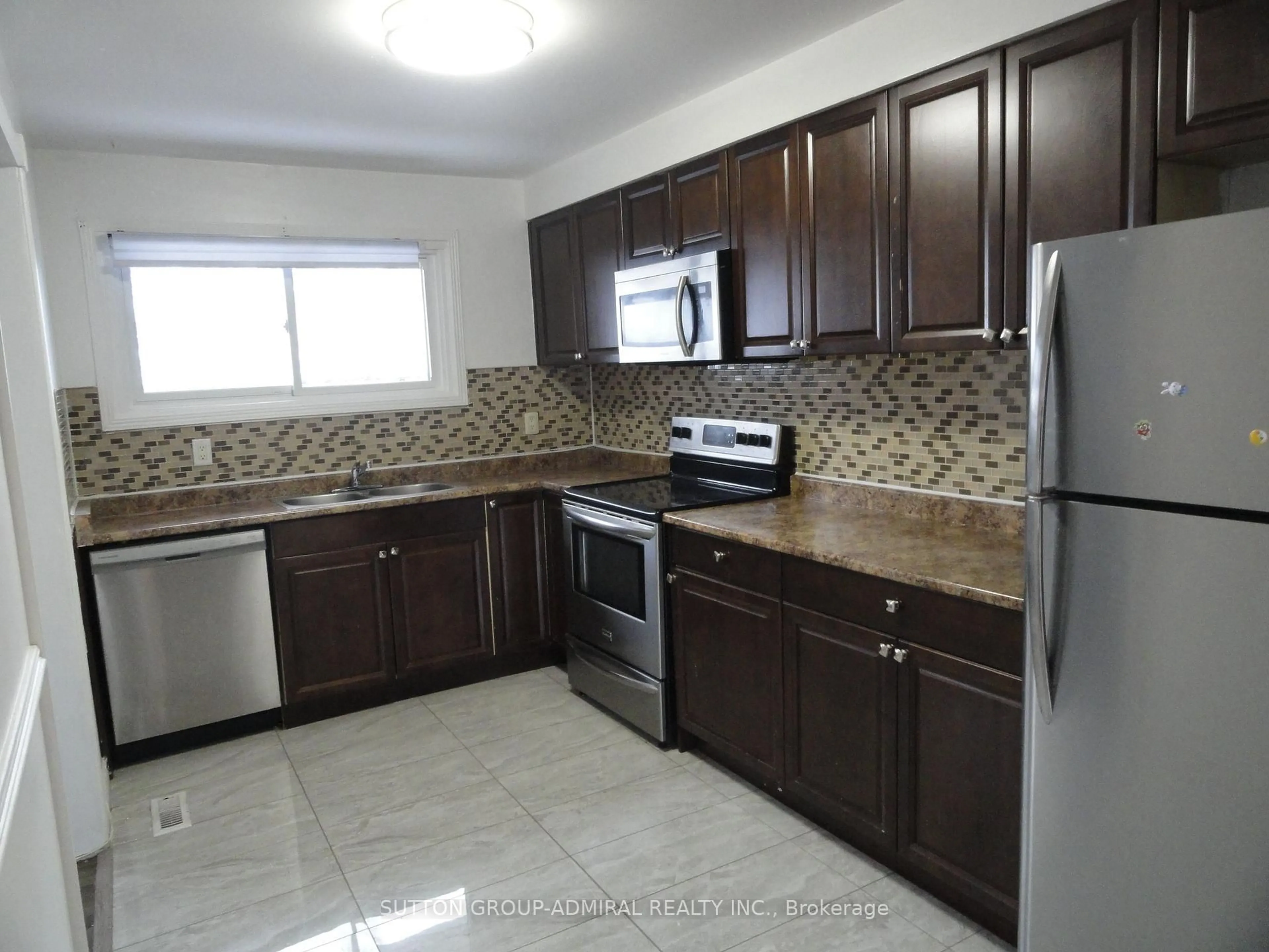Standard kitchen, ceramic/tile floor for 137 Ashton Cres, Brampton Ontario L6S 3J9