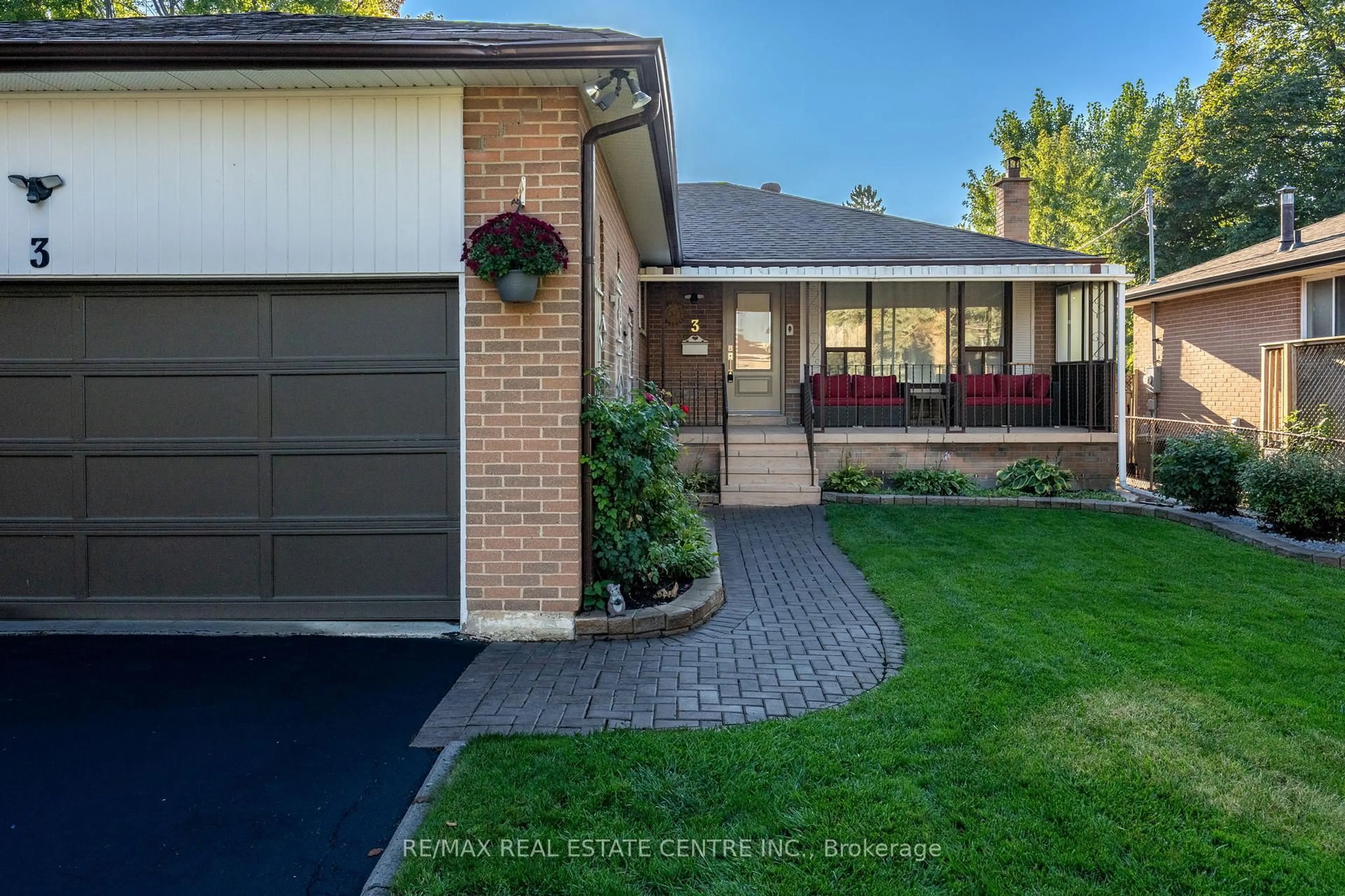 Home with brick exterior material, street for 3 Dunn Pl, Brampton Ontario L6T 1S2