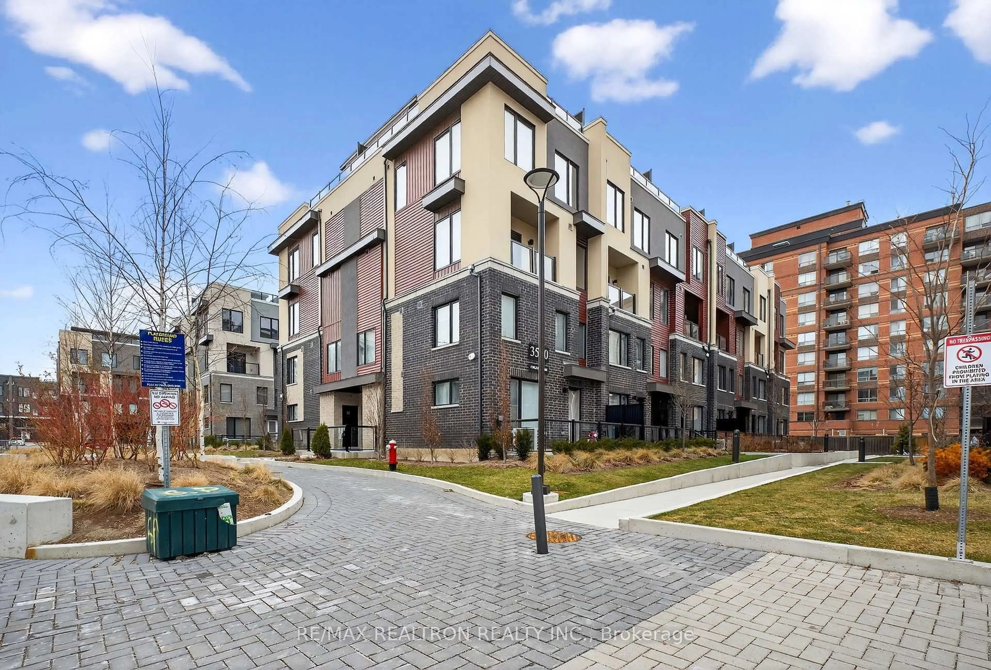 Patio, street for 3560 Colonial Dr, Mississauga Ontario L5L 0C1