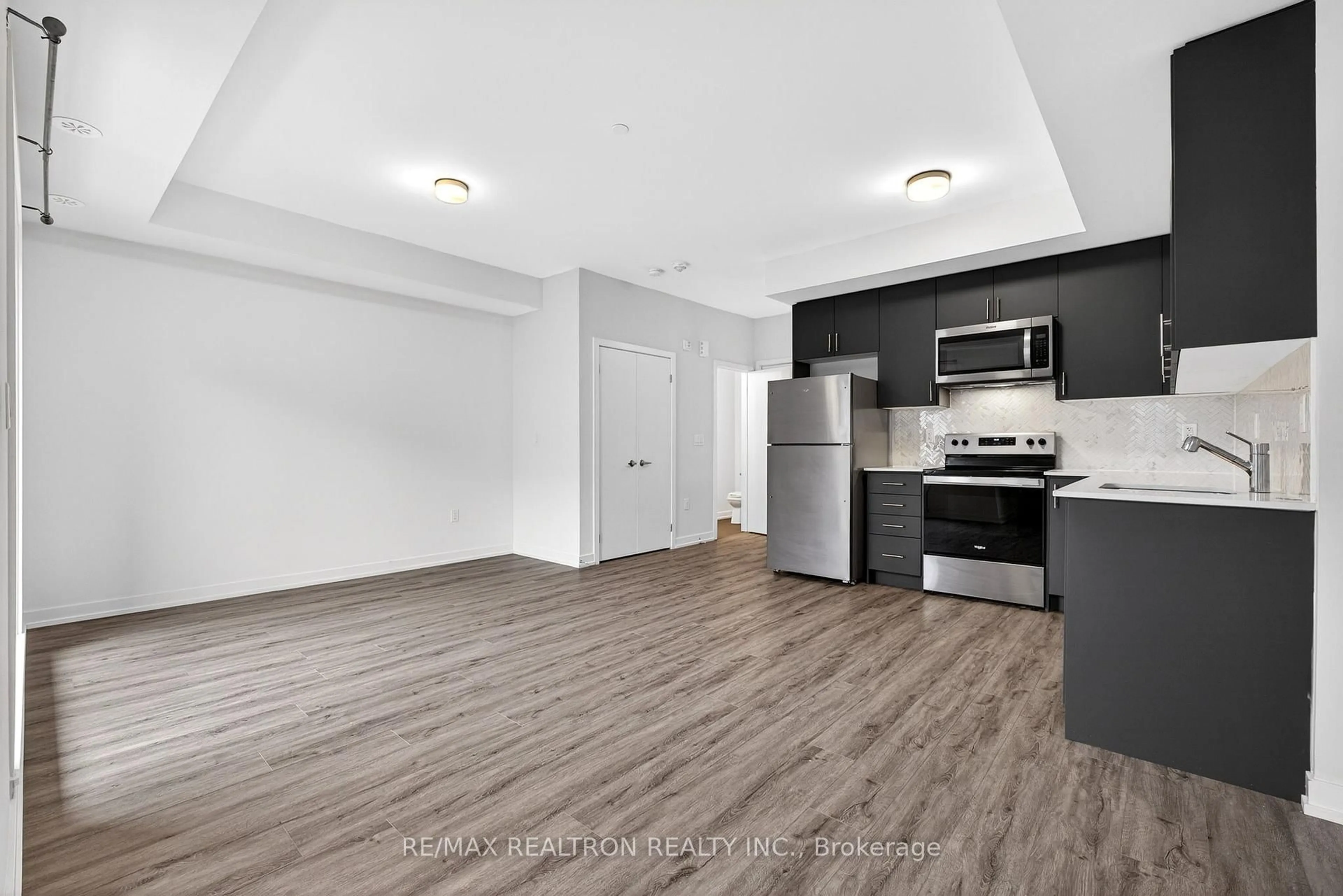 Standard kitchen, unknown for 3560 Colonial Dr, Mississauga Ontario L5L 0C1