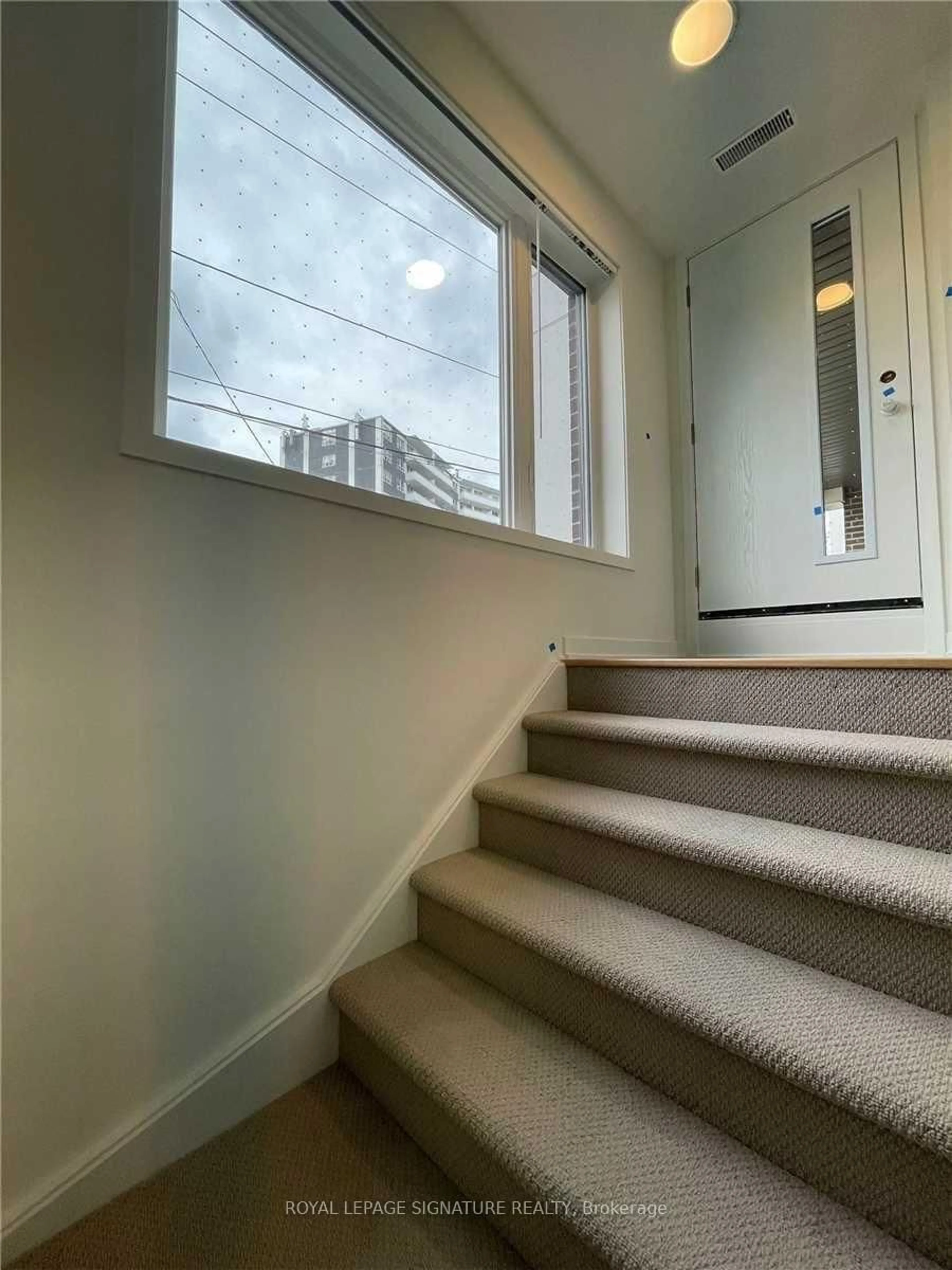 Stairs for 160 Canon Jackson Dr #A105, Toronto Ontario M6M 0B6