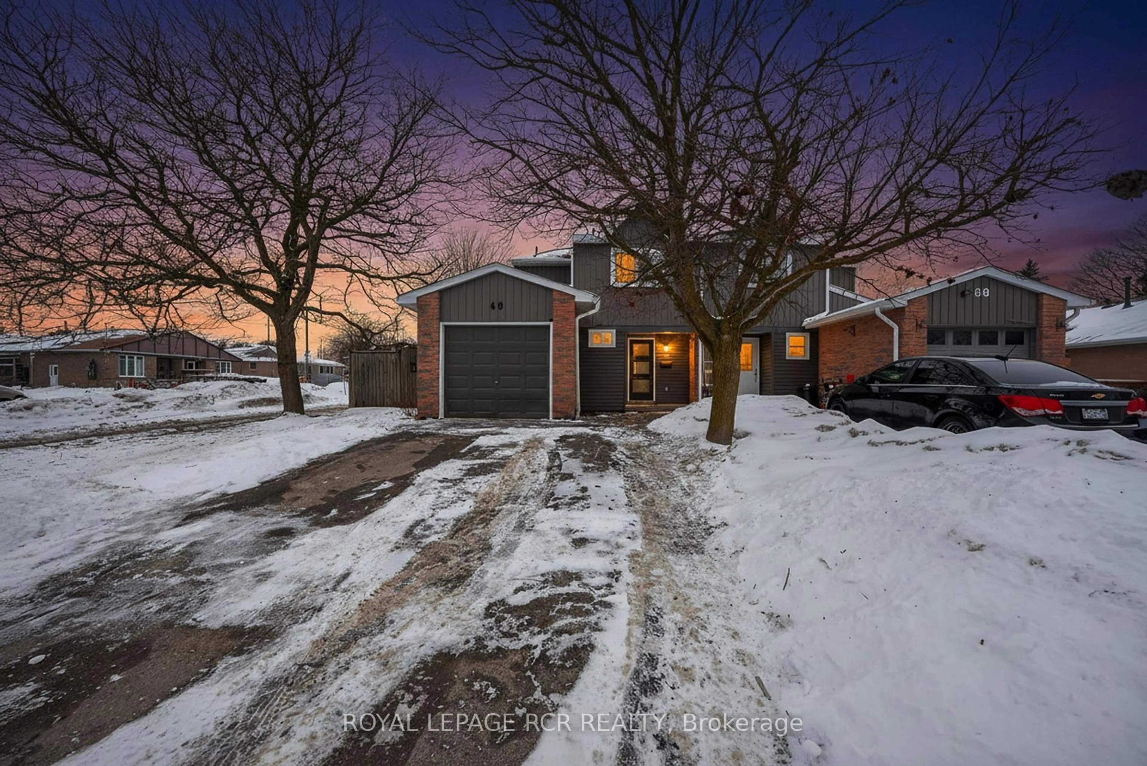 A pic from outside/outdoor area/front of a property/back of a property/a pic from drone, street for 60 Manor Cres, Orangeville Ontario L9W 3P7