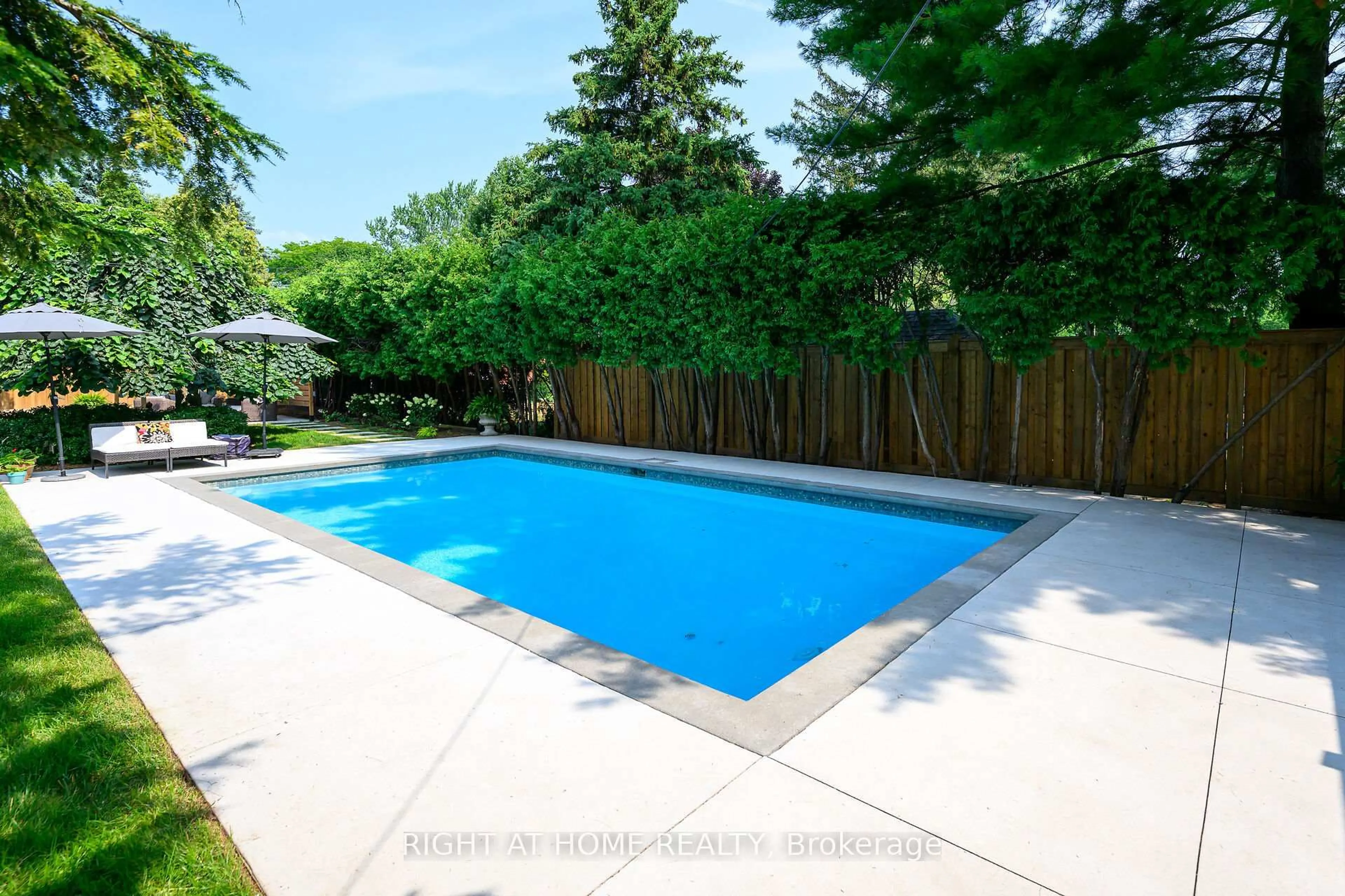 Pool for 655 Gayne Blvd, Burlington Ontario L7T 3V8