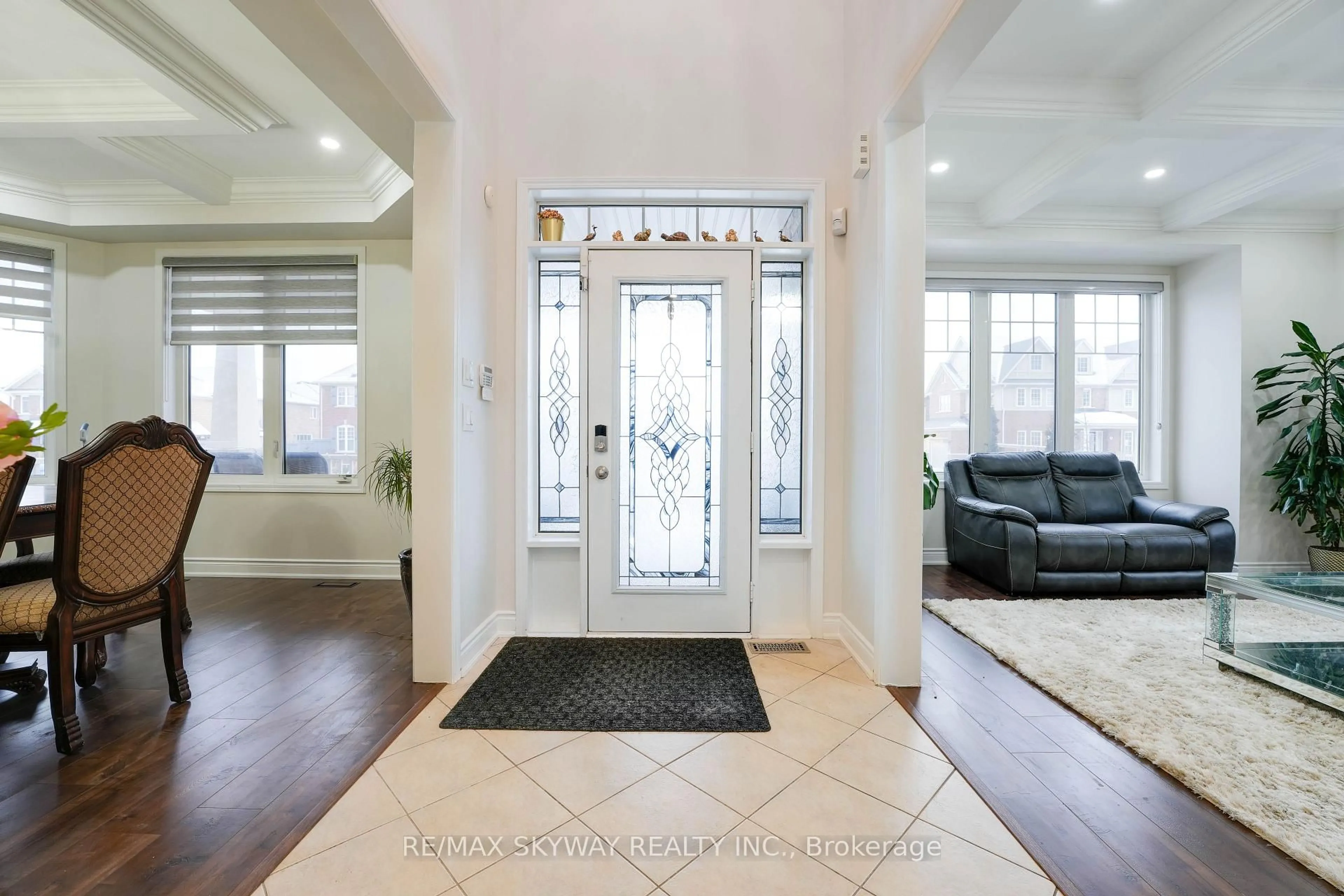 Indoor entryway for 67 Veterans Dr, Brampton Ontario L7A 0T6