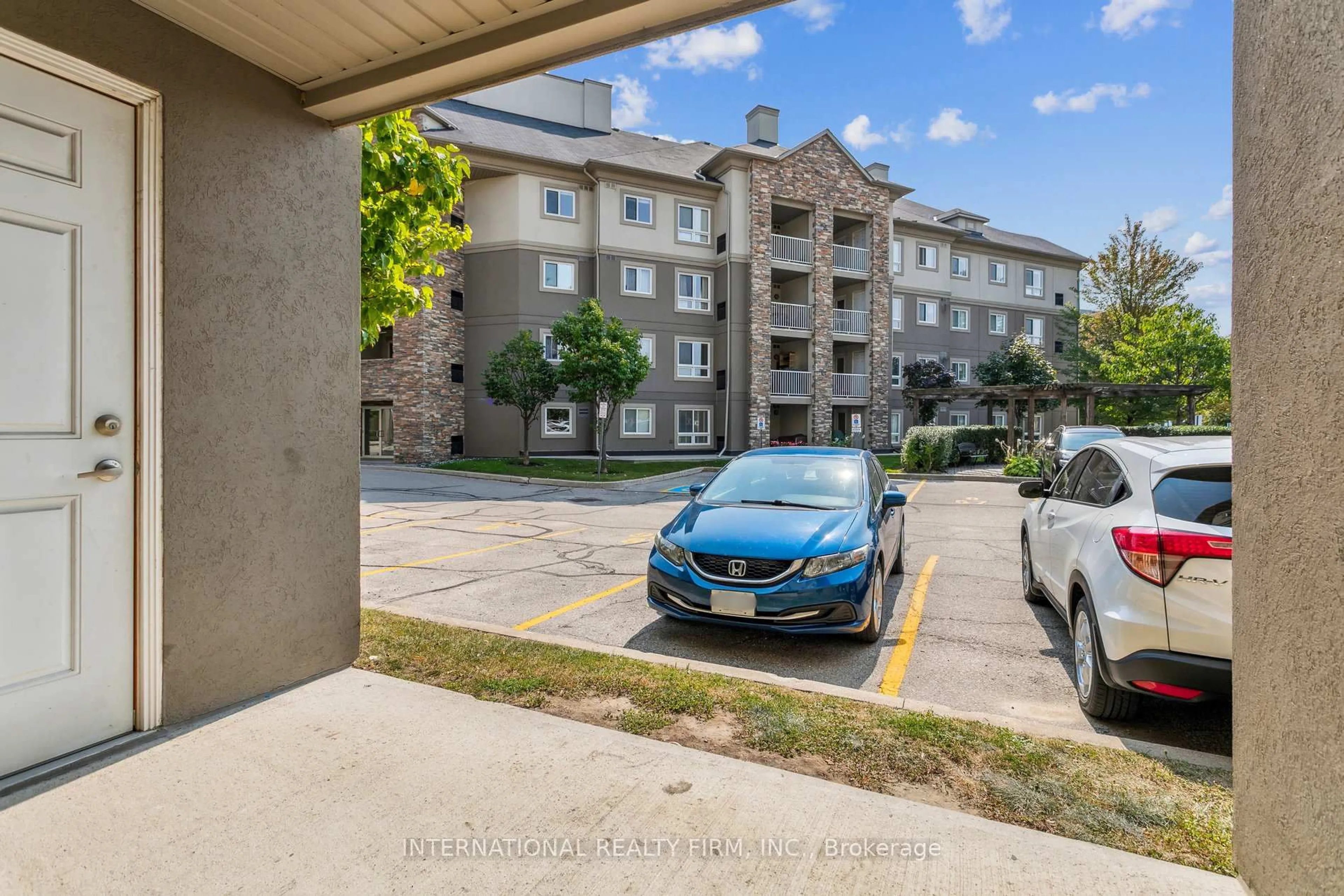A pic from outside/outdoor area/front of a property/back of a property/a pic from drone, street for 6 Dayspring Circ #2113, Brampton Ontario L6P 2Z6