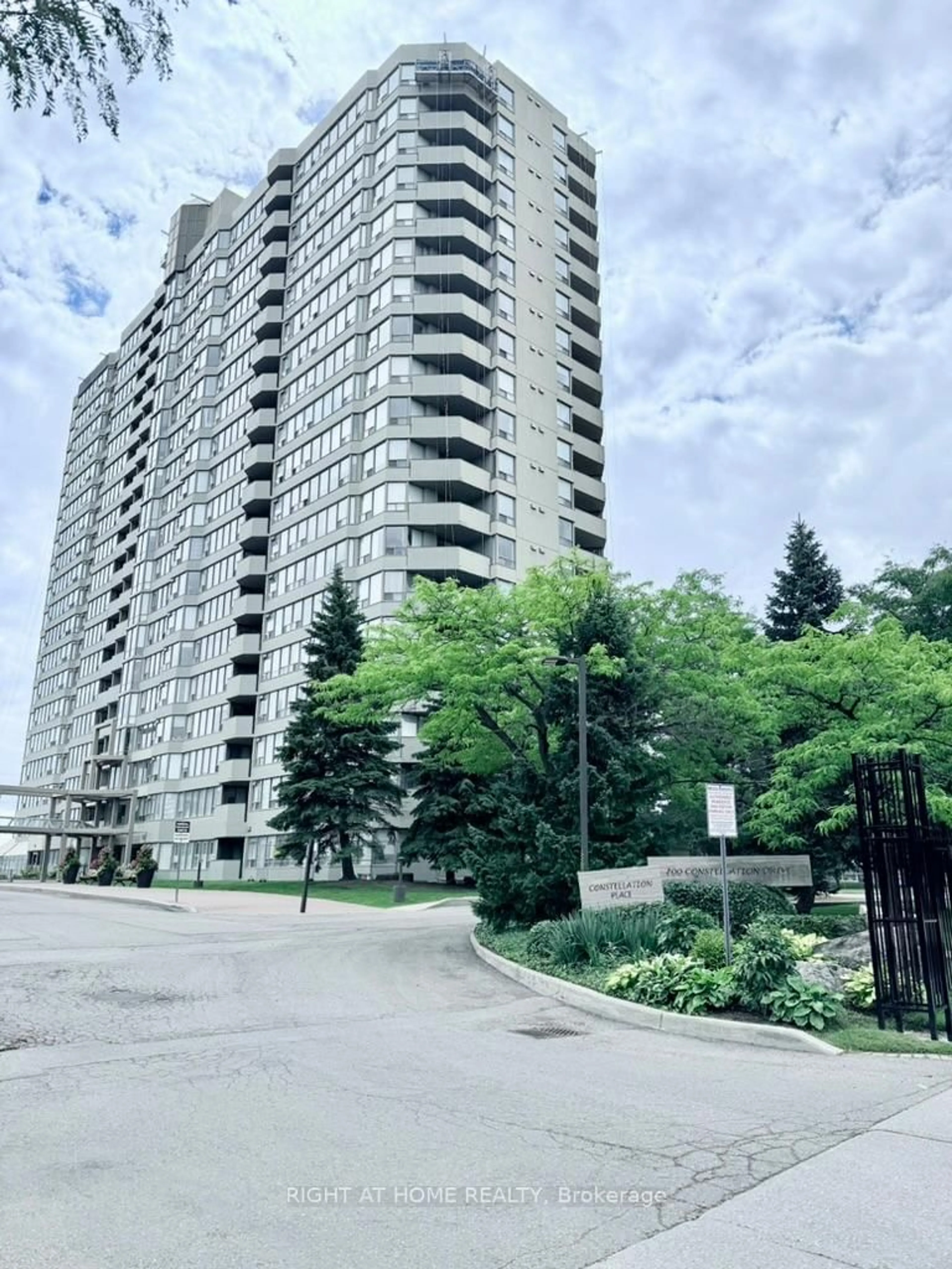 Unknown for 700 Constellation Dr #1808, Mississauga Ontario L5R 3G8