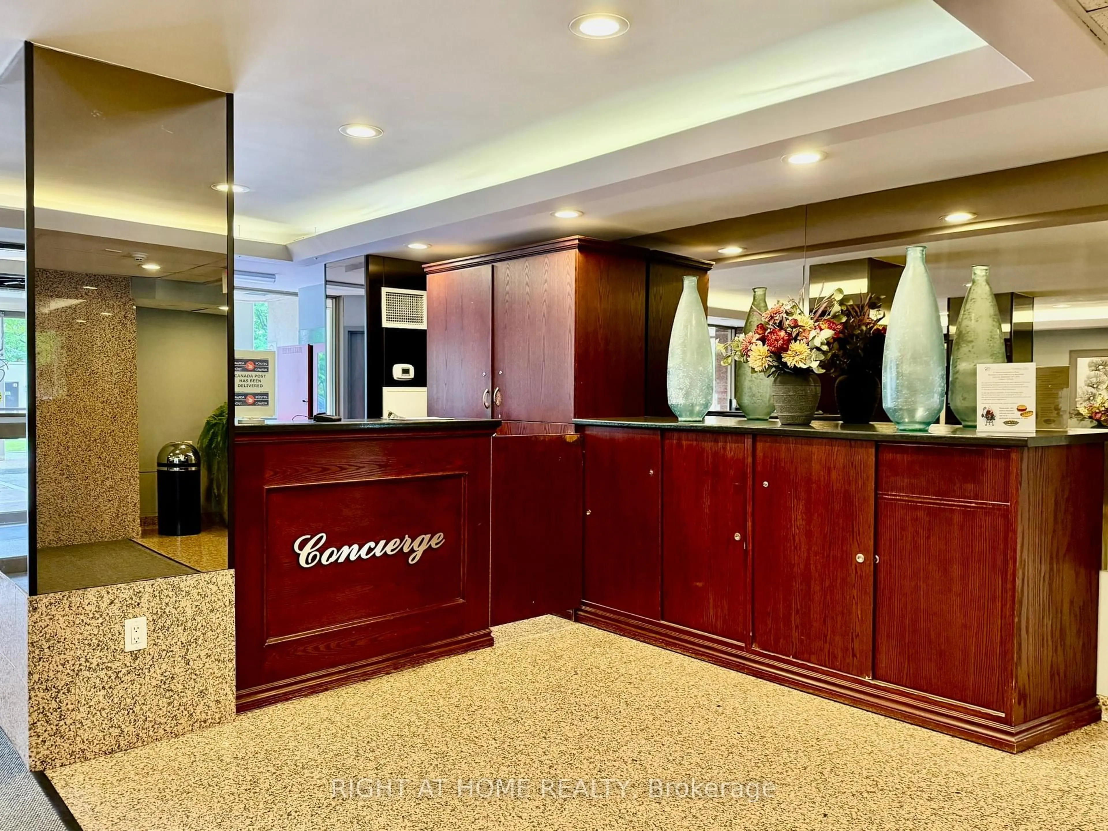 Lobby for 700 Constellation Dr #1808, Mississauga Ontario L5R 3G8