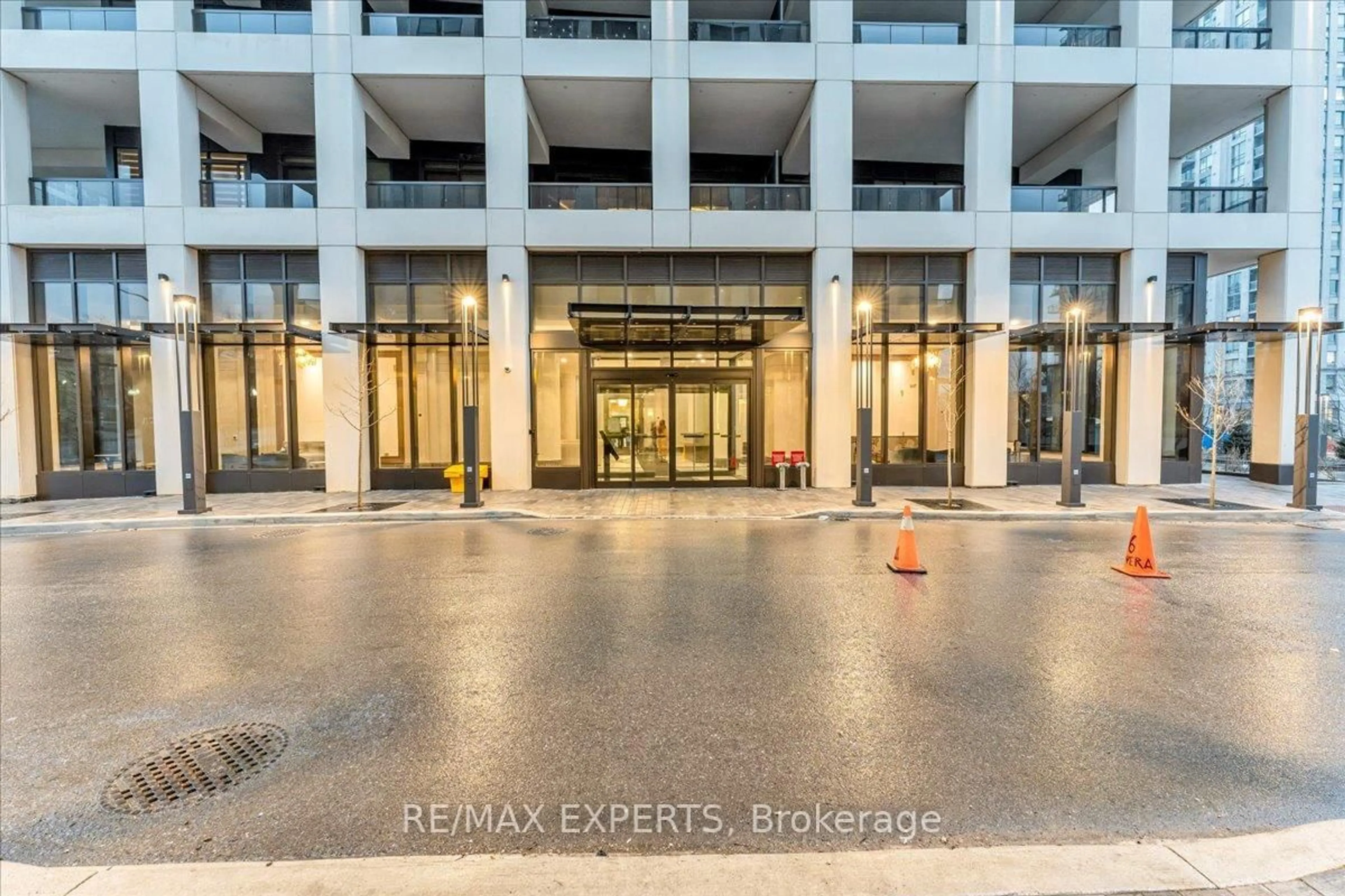 Lobby for 30 Elm Dr #1702, Mississauga Ontario L5B 0N6