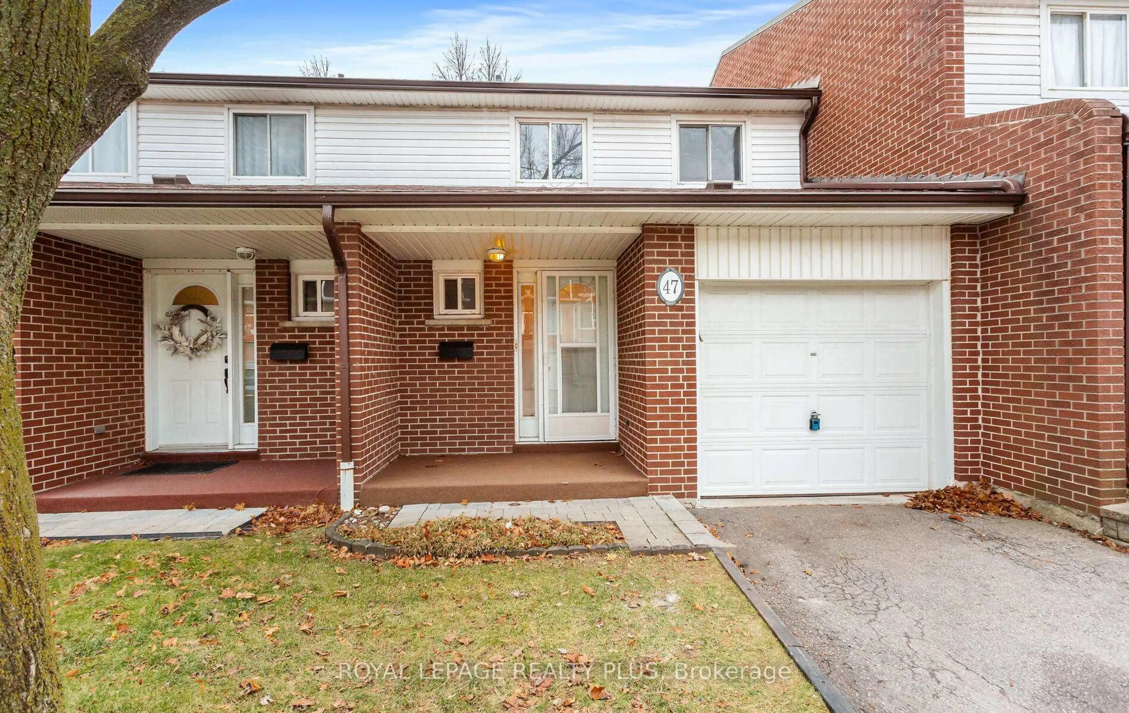Home with brick exterior material, street for 2380 Bromsgrove Rd #47, Mississauga Ontario L5J 4E6